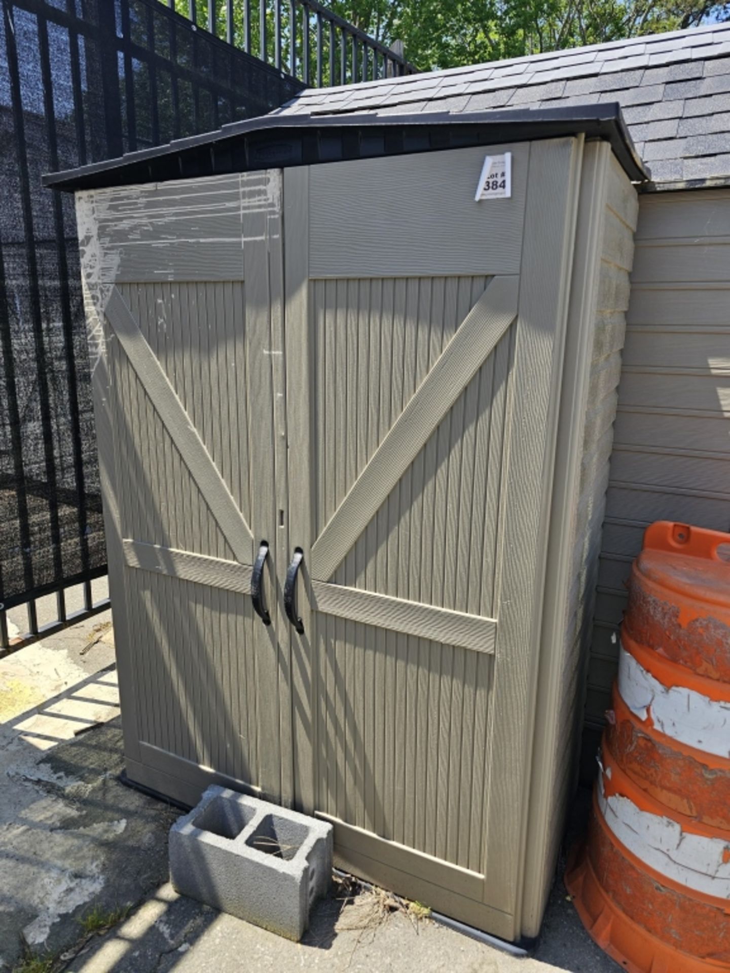 (2) Rubbermaid Out Side Storage Sheds - Image 4 of 4