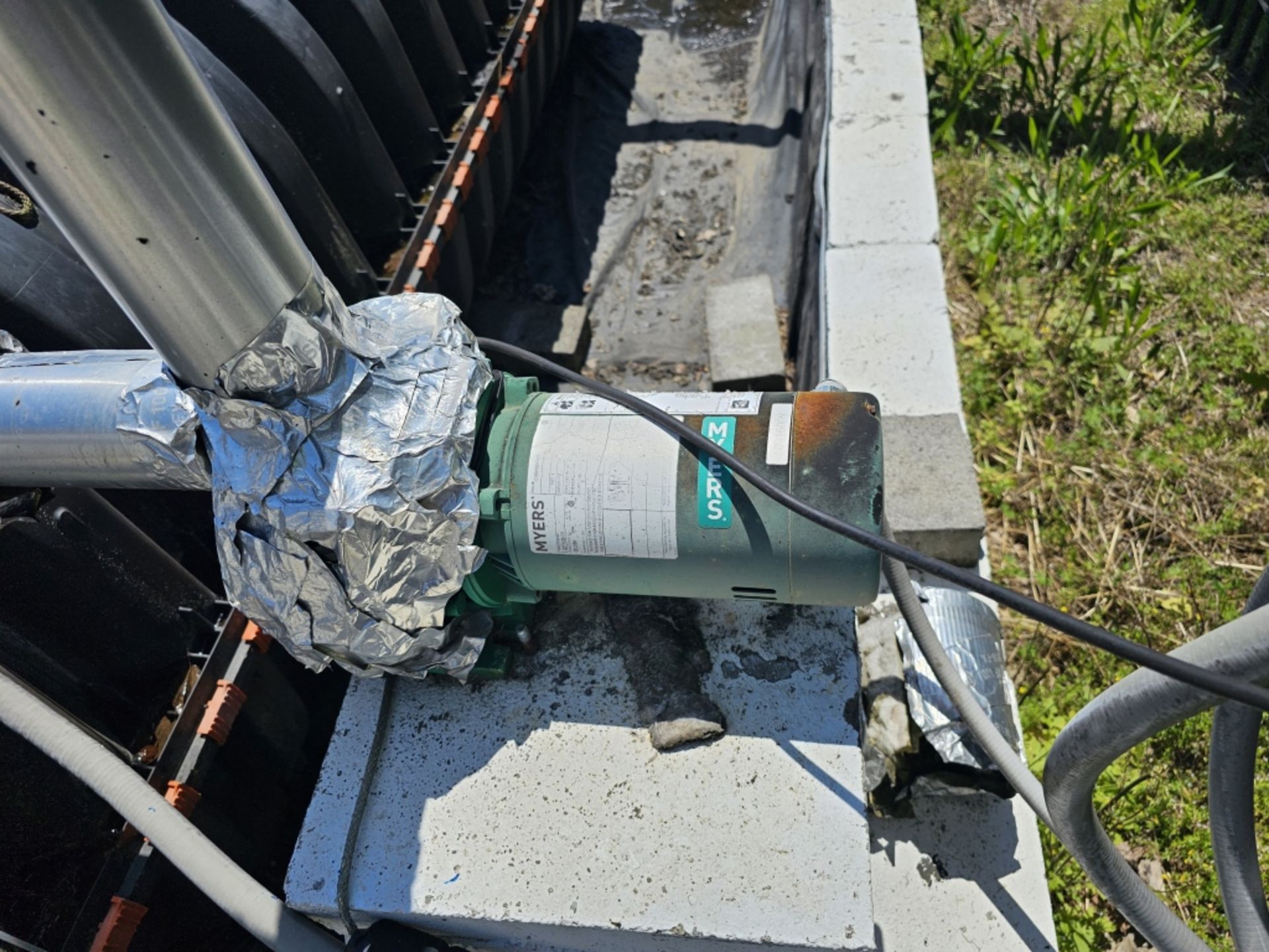 Grey Water with Pump - Image 6 of 8