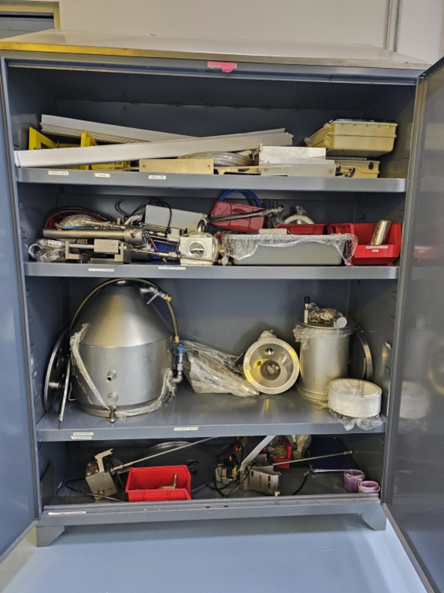 Cabinet and Spares - Image 4 of 11