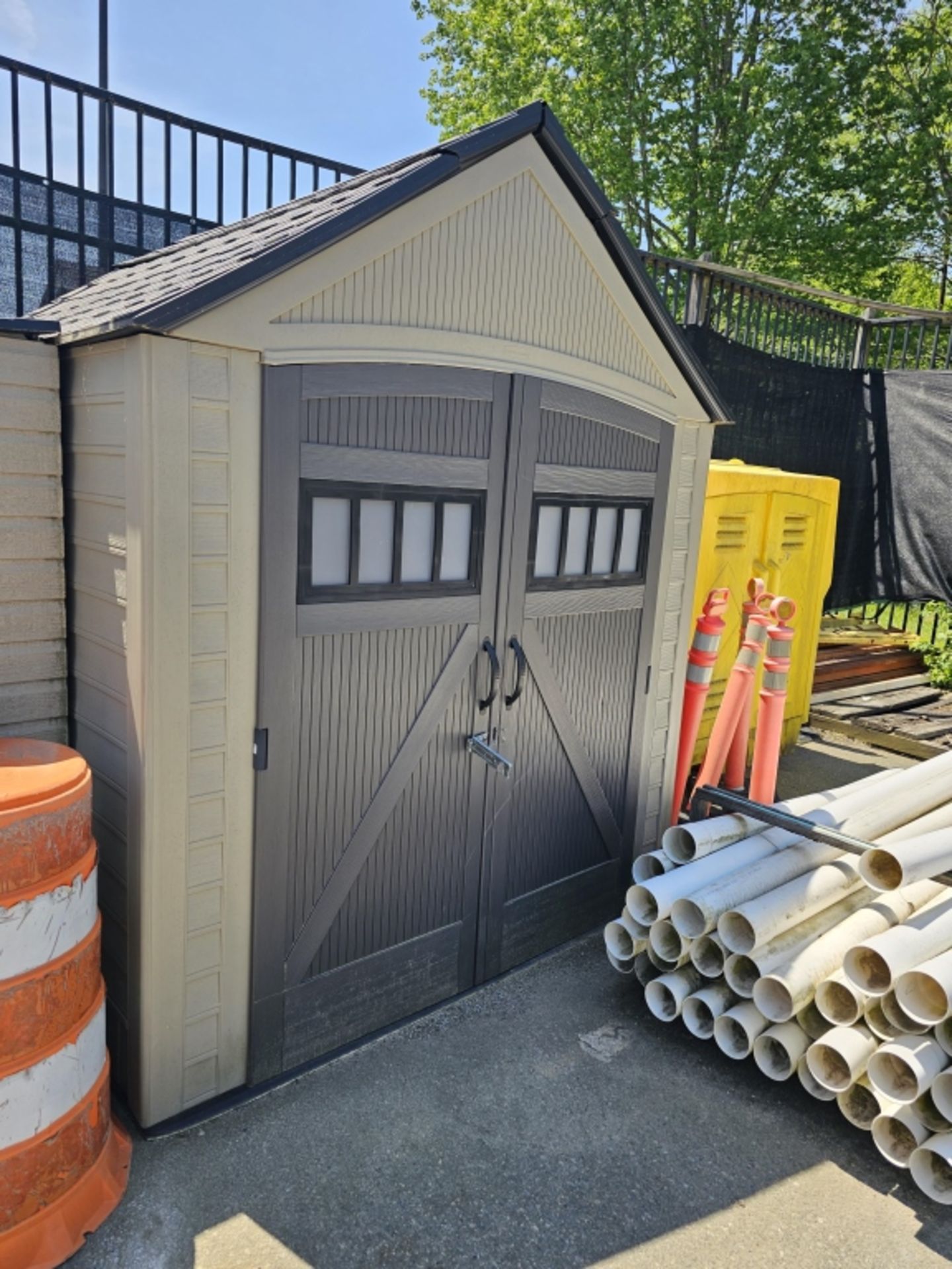(2) Rubbermaid Out Side Storage Sheds - Image 2 of 4