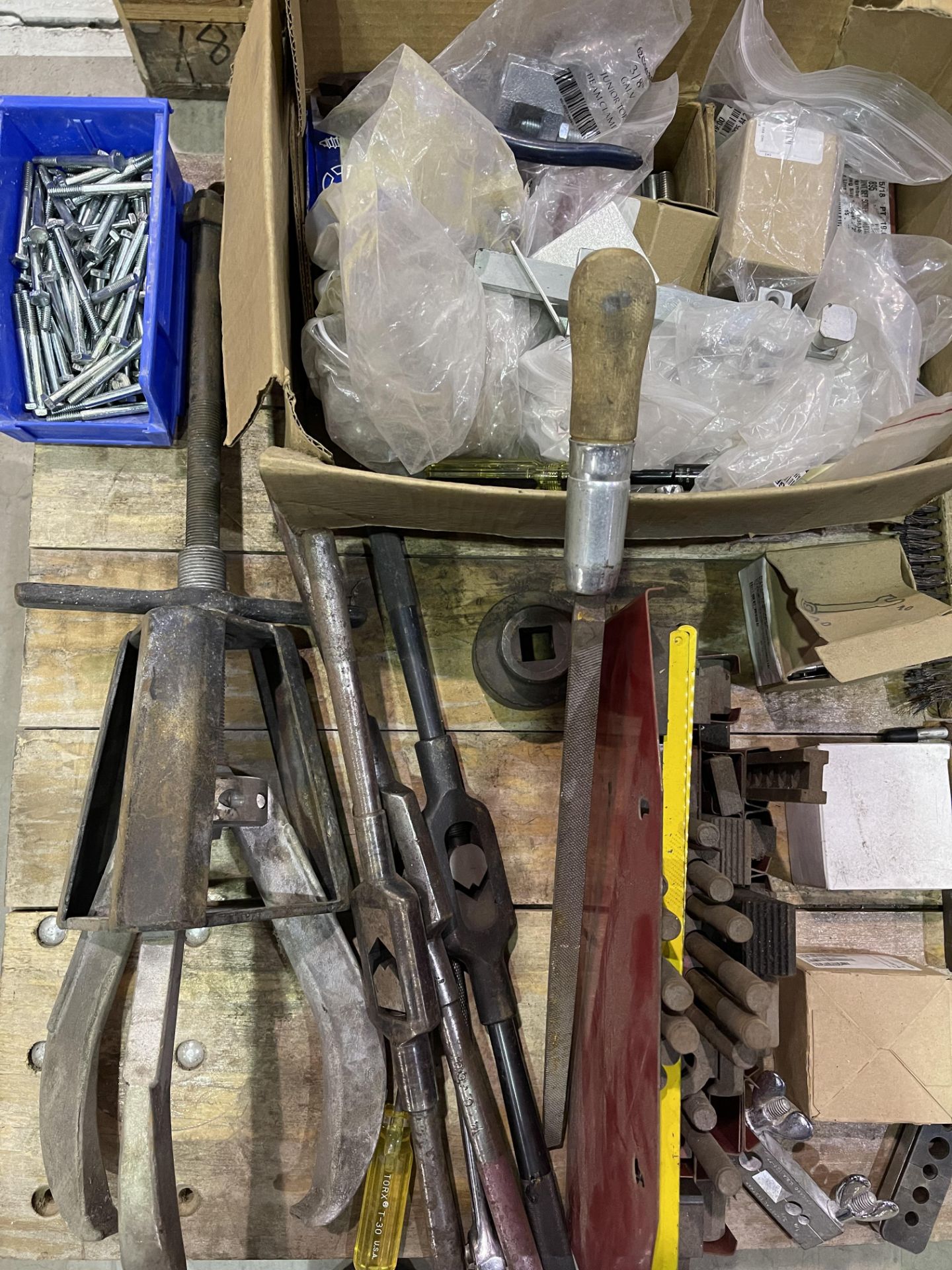 Lot of miscellaneous tools and parts - Image 2 of 7