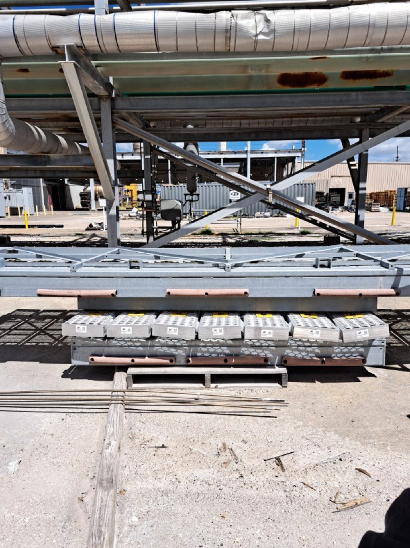 Carbis Elevated Platform - Image 2 of 5