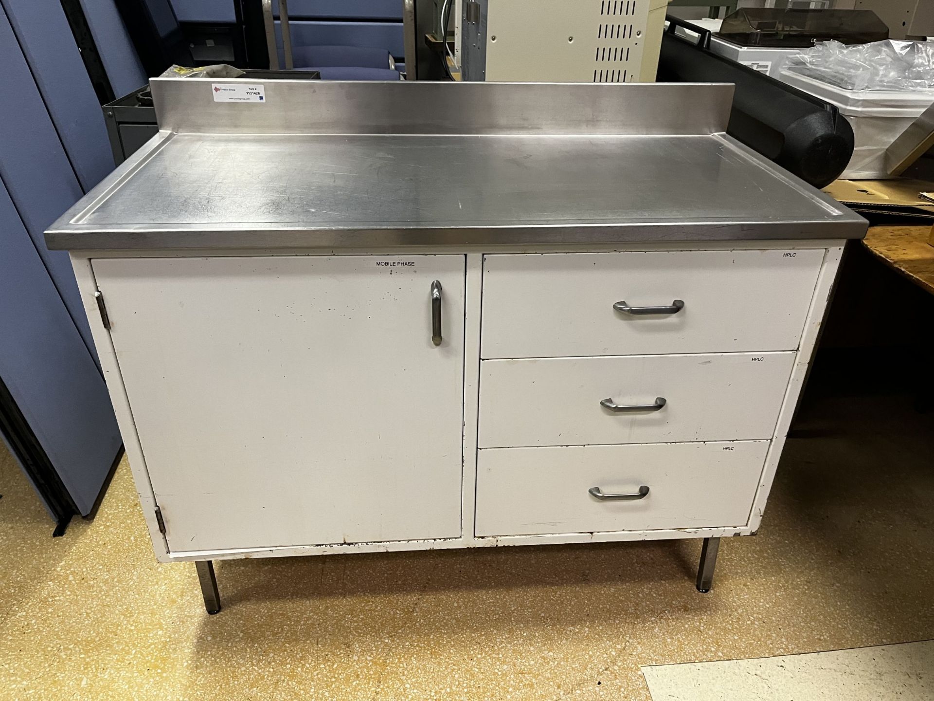 Counter with stainless top