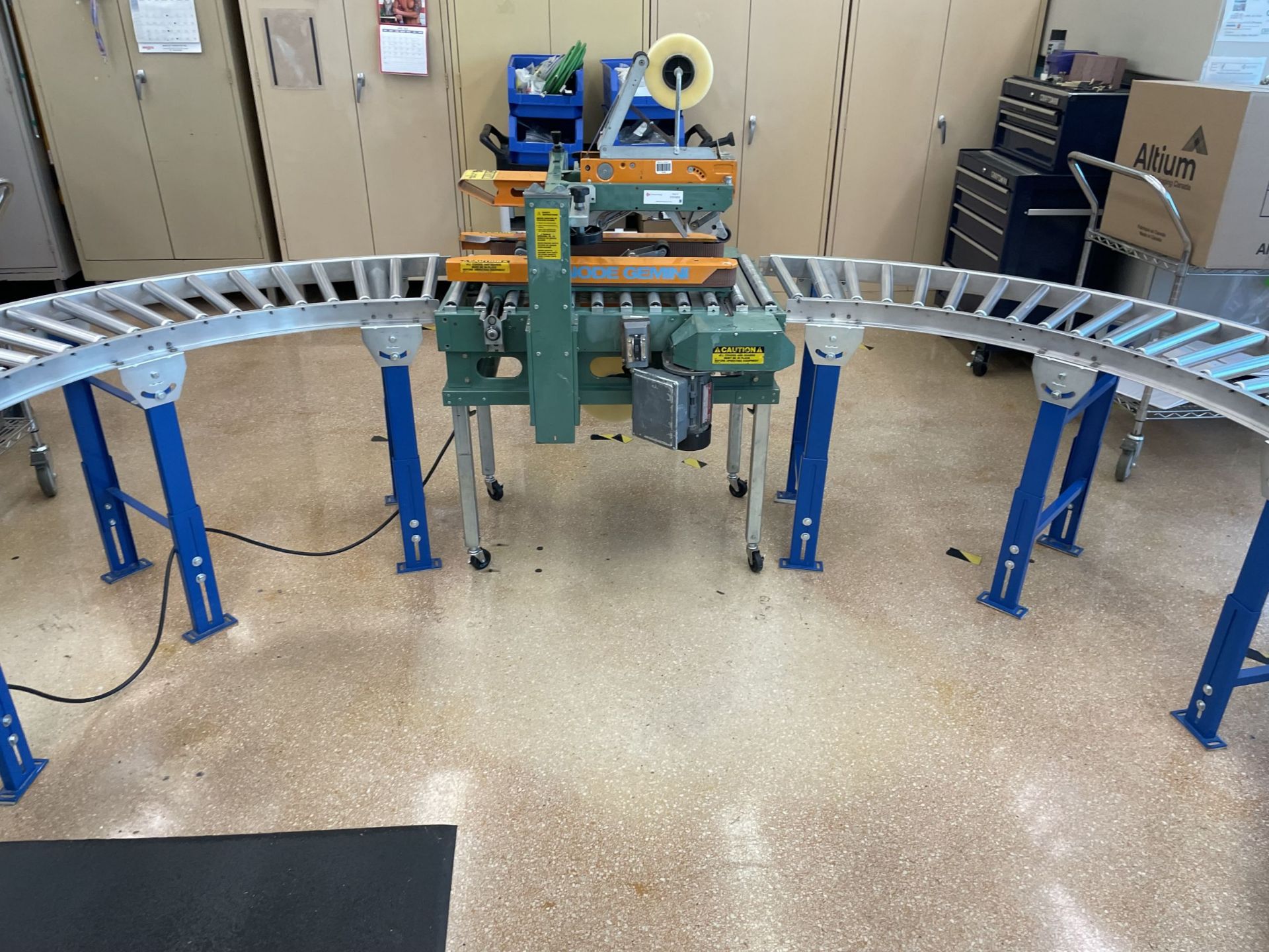 Curved Conveyor section (Lot of 2 quarter circle) - Image 3 of 5