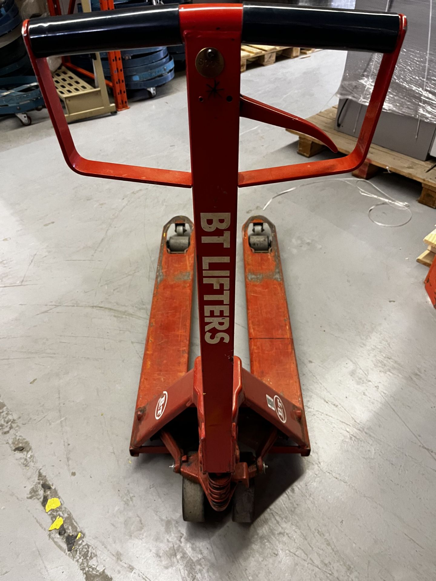 Pallet truck hydraulic BT Canada mod:BTL2000/9 - Image 3 of 6