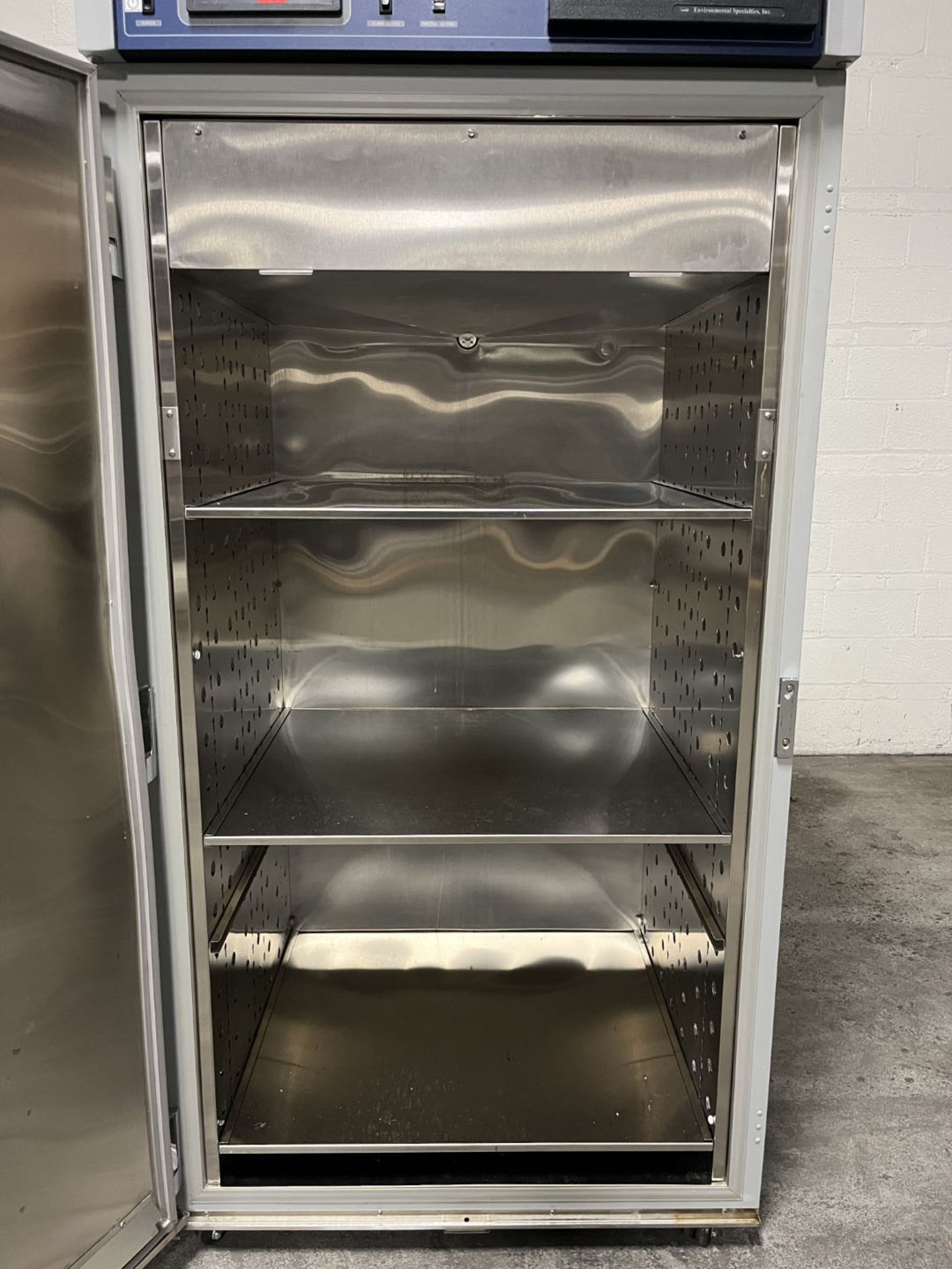 Environmental Specialties stability chamber, model ES2000CDM, stainless steel interior, 34" wide x - Image 2 of 6
