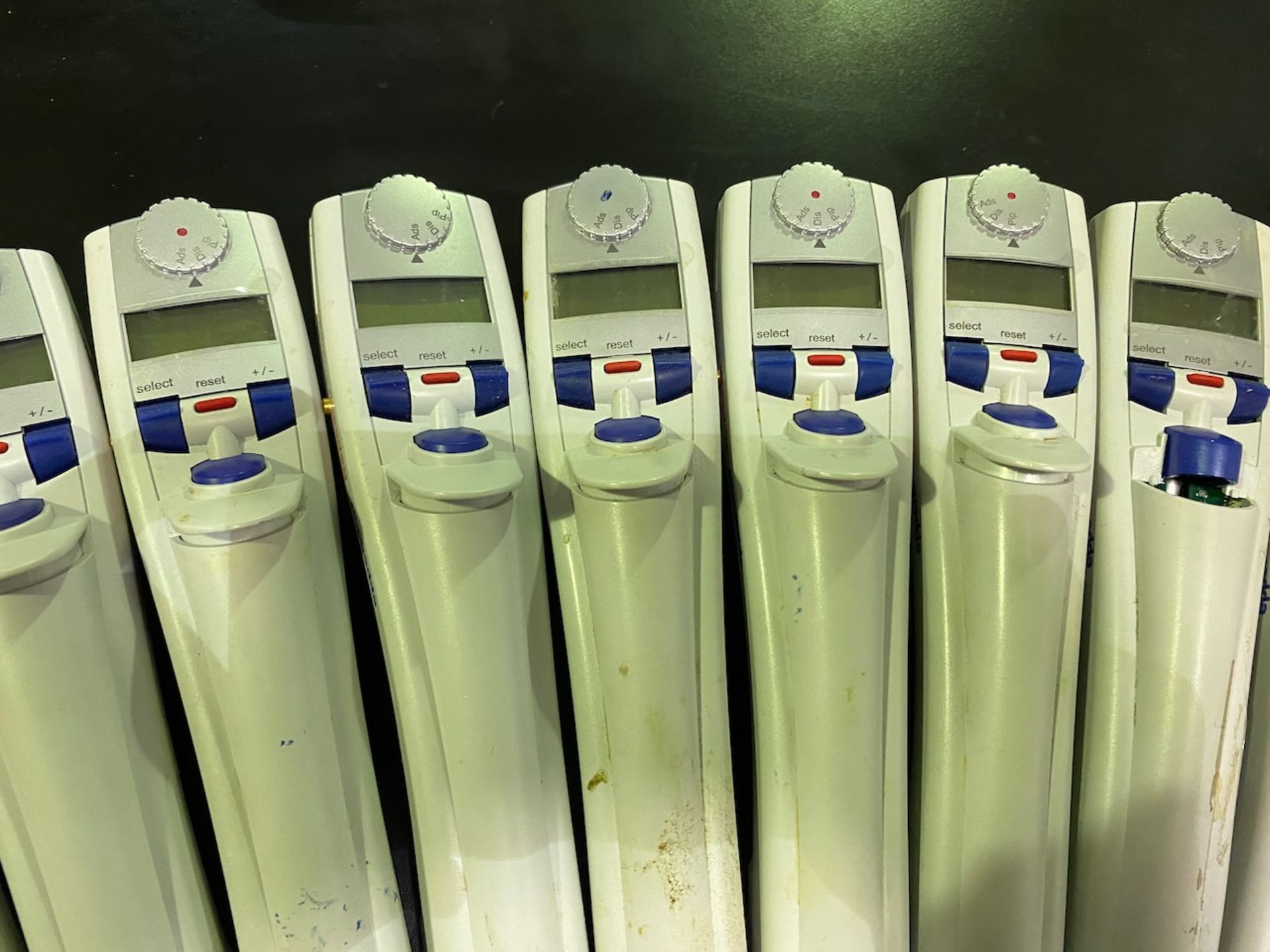 Seventeen Eppendorf repeater pipetters, models Stream and Repeater plus. {TAG: 1180095} - Image 5 of 7