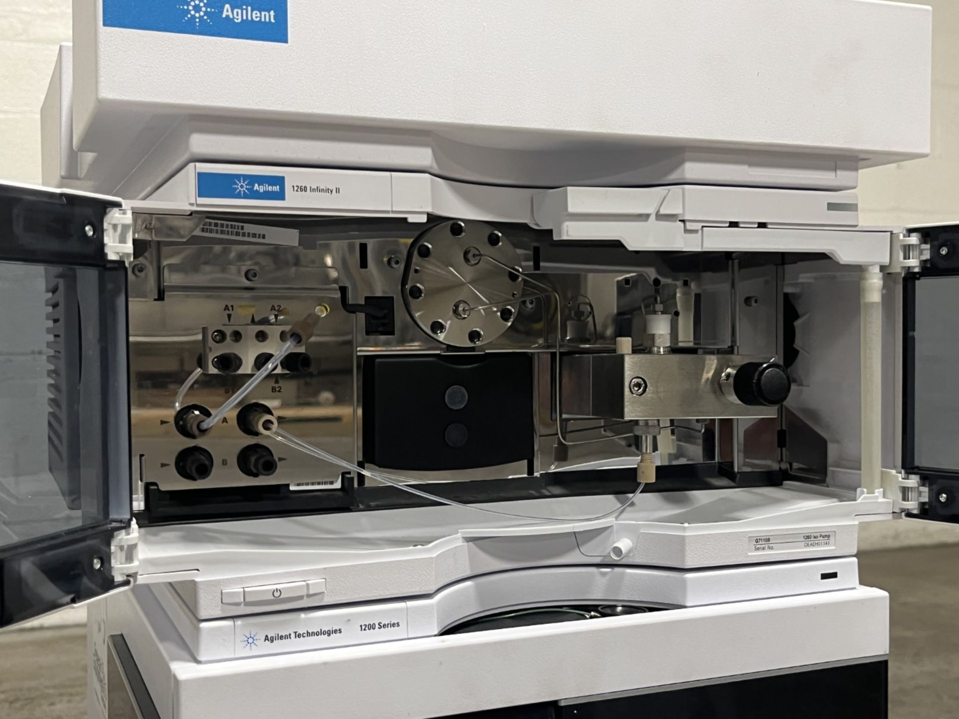 Agilent 1260 Infinity II HPLC System consisting of 1X1260 Isocratic Pump (ISO) serial# DEAEH01141 1X - Image 7 of 18