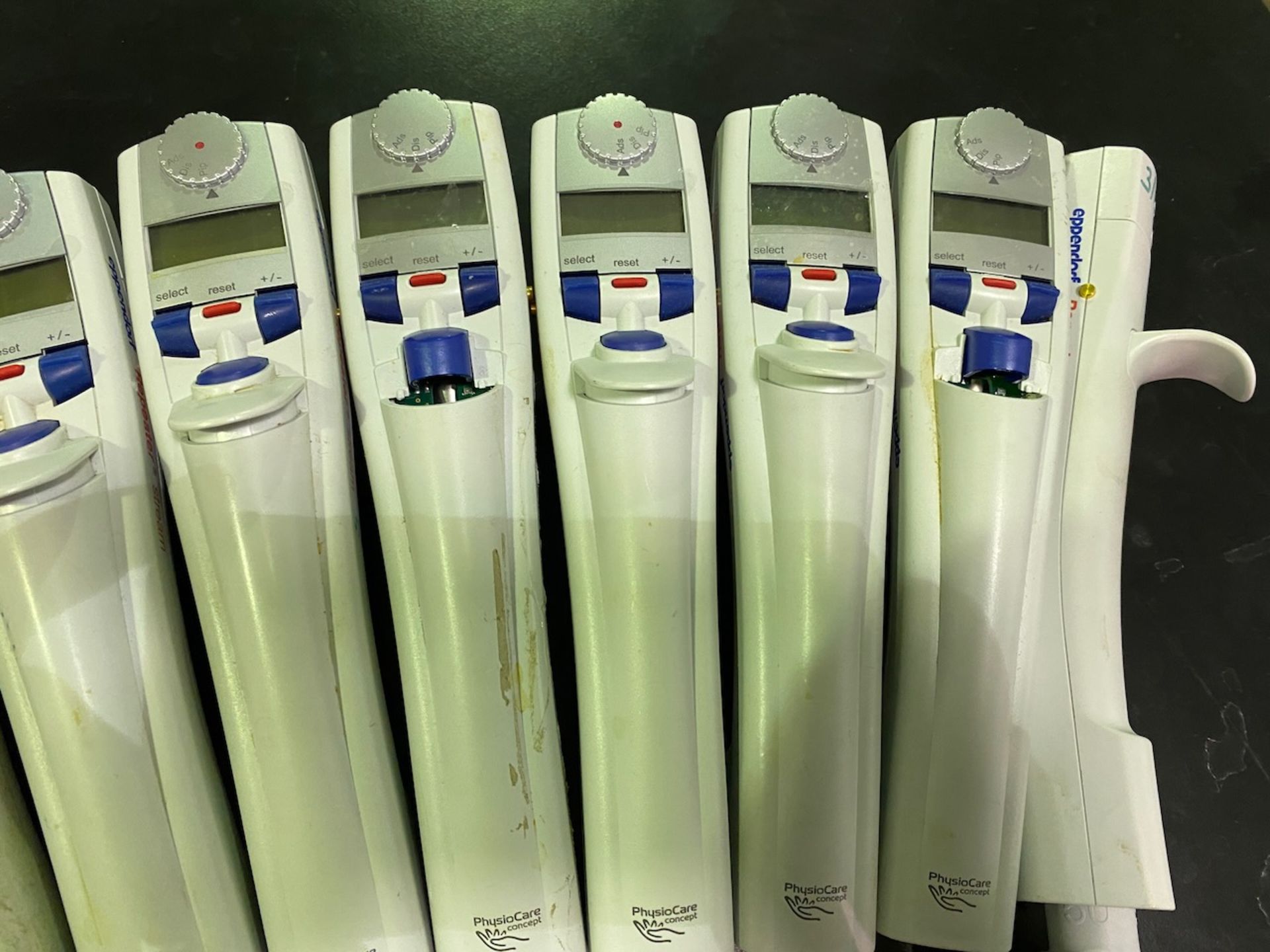 Seventeen Eppendorf repeater pipetters, models Stream and Repeater plus. {TAG: 1180095} - Image 6 of 7