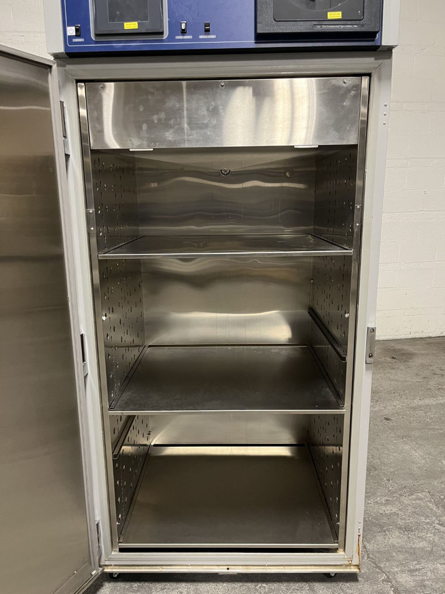 Environmental Specialties stability chamber, model ES2000CDM, stainless steel interior, 34" wide x - Image 2 of 7