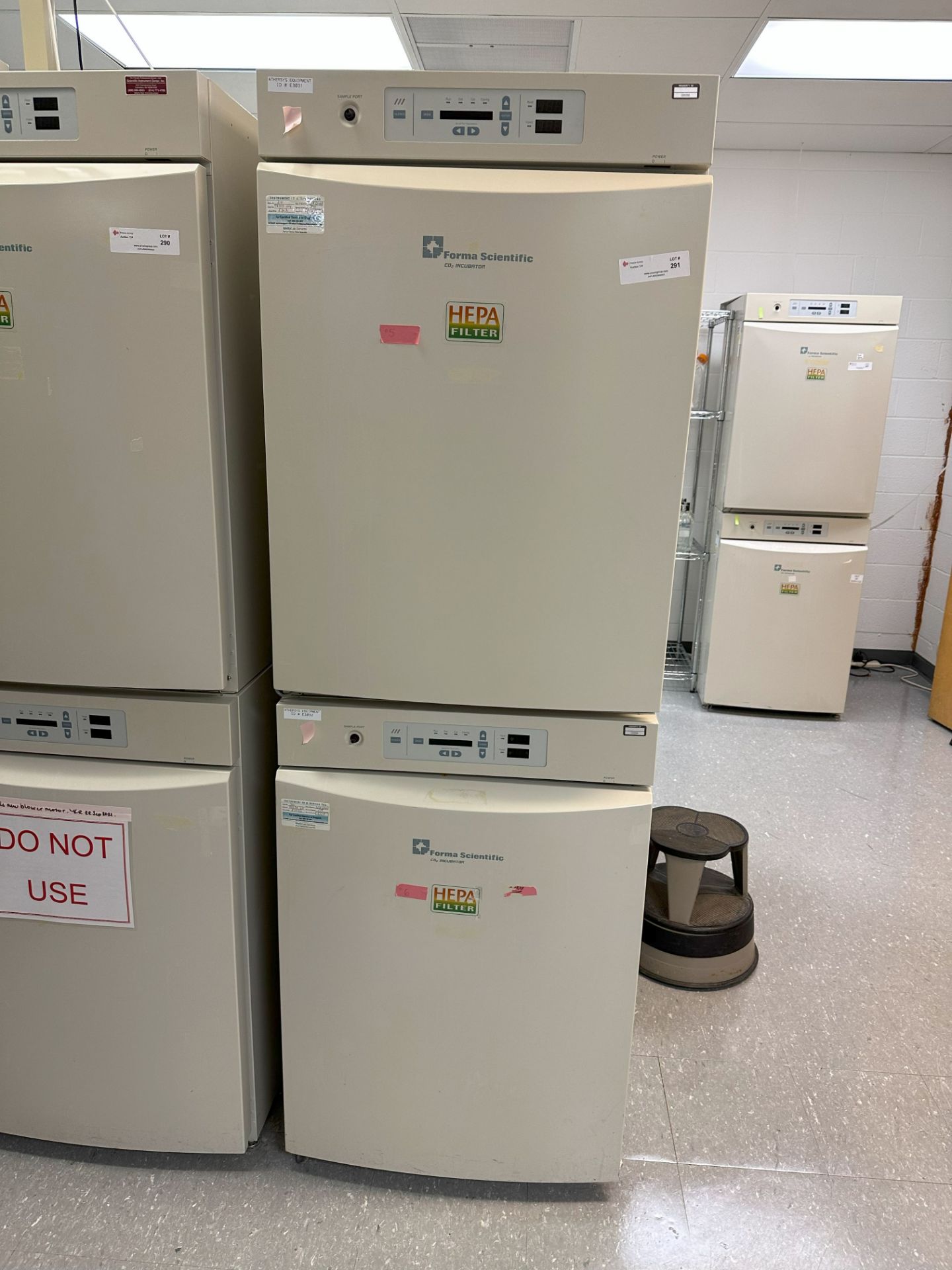 Dual CO2 Incubators - Image 2 of 9