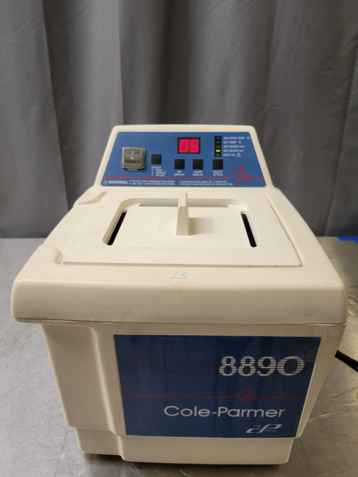 Cole-Parmer model 08890-21 Ultrasonic Cleaner sn QAC120617230D Bldg Loc: 2-3 or 4 This Lot Ships