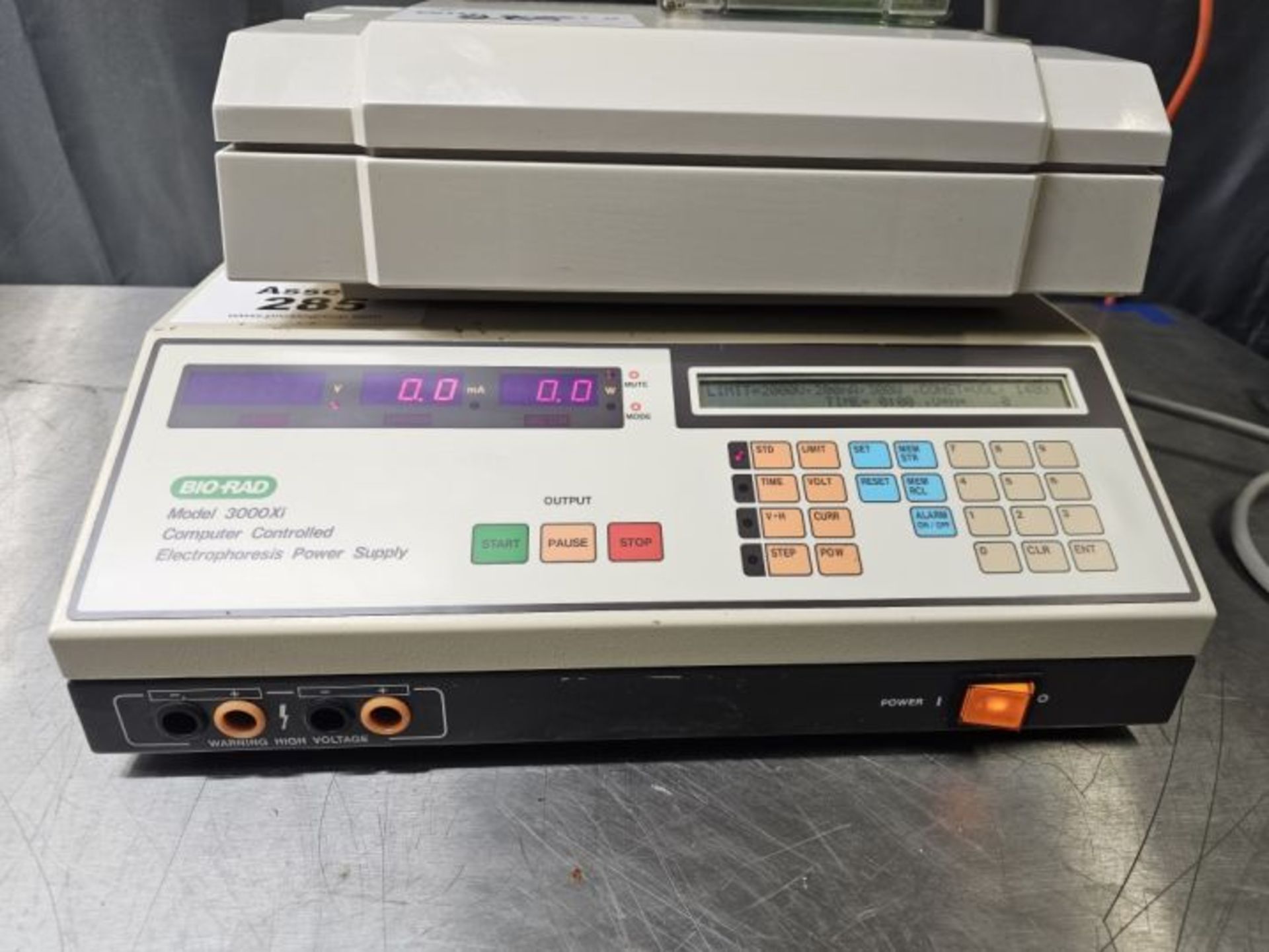 Bio-Rad Model 3000Xi Computer Controlled Electrophoresis Power Supply sn 15872 With (1) Bio-Rad - Image 2 of 9