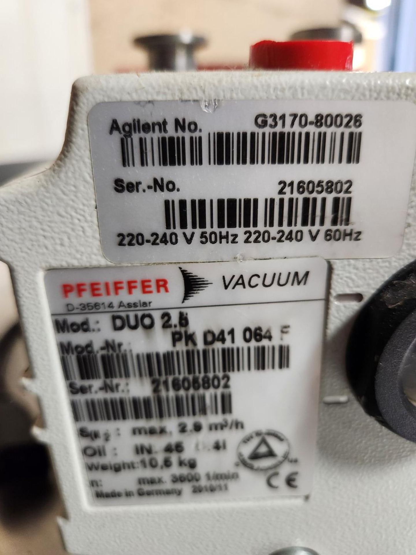 Pfeiffer vacuum pump, model DUO 2.5, 110 volts, serial# 21605802. {TAG:1190033} - Image 2 of 5