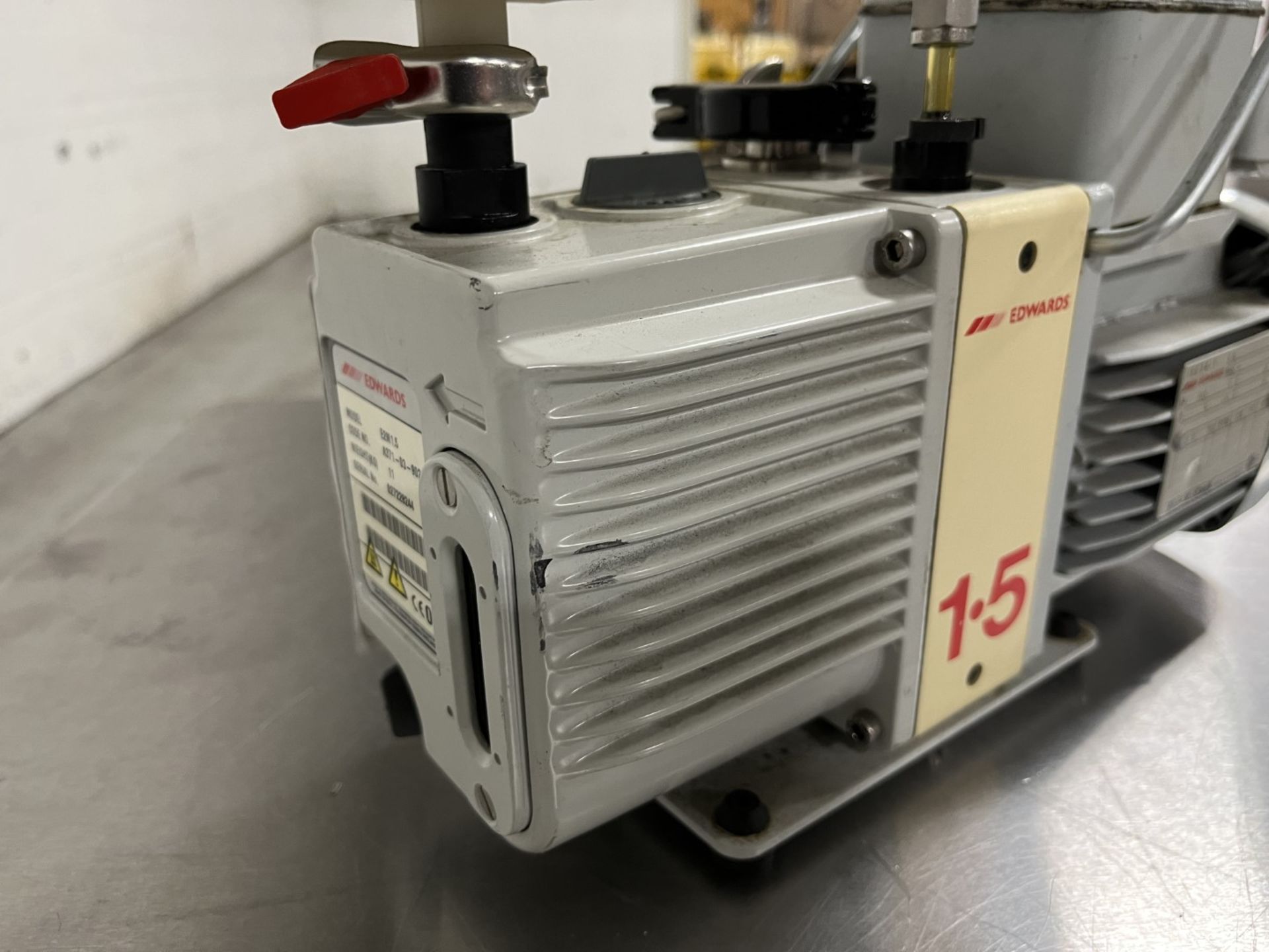 Edwards vacuum pump, model E2M1.5, rated 1.3 cfm, .0023 torr minimum pressure, 120 volts, serial# - Image 4 of 7