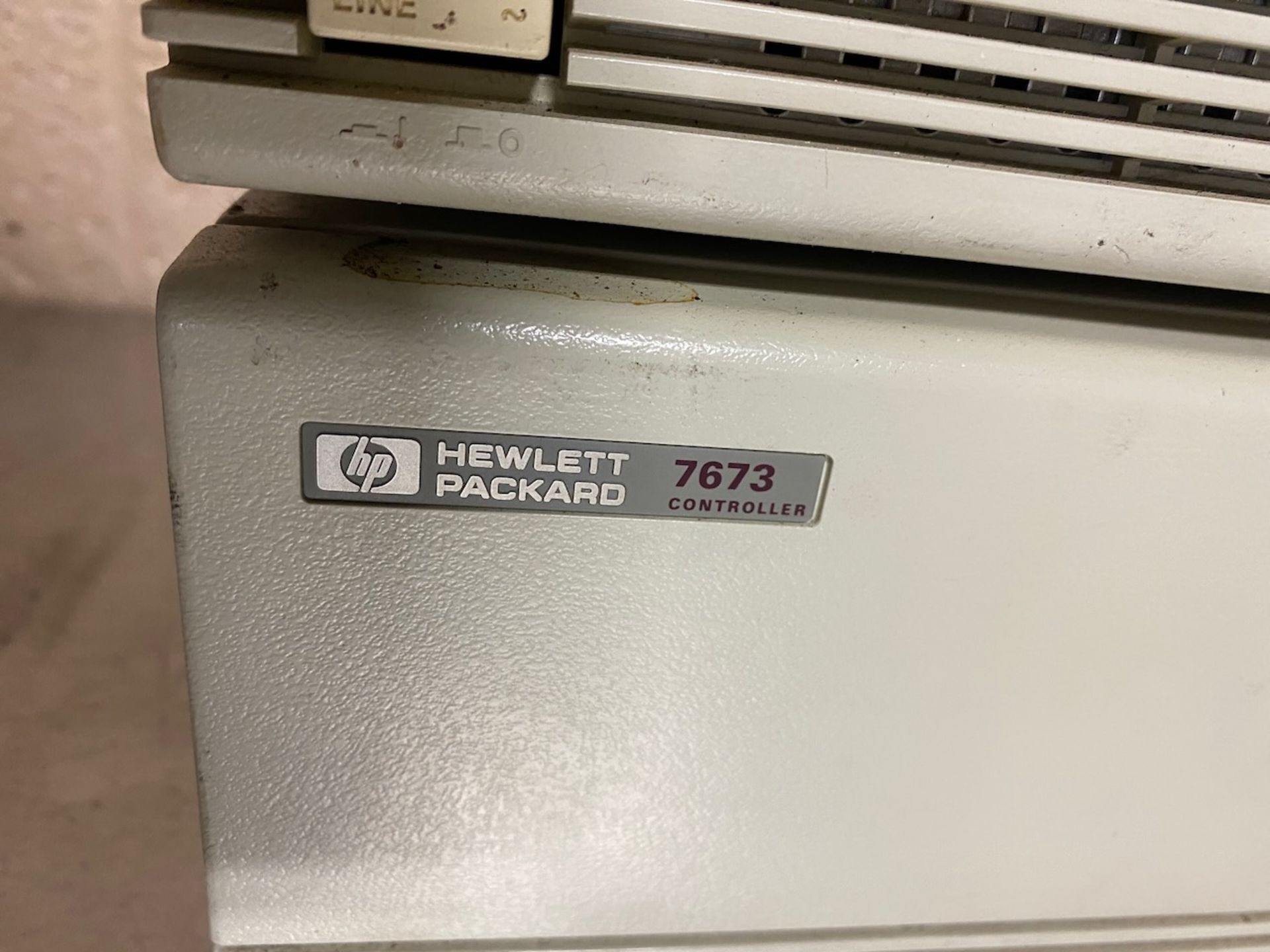 Lot of two Hewlett Packard auto sampler controller, models 7673 and 7673A. {TAG:1190165} - Image 3 of 6