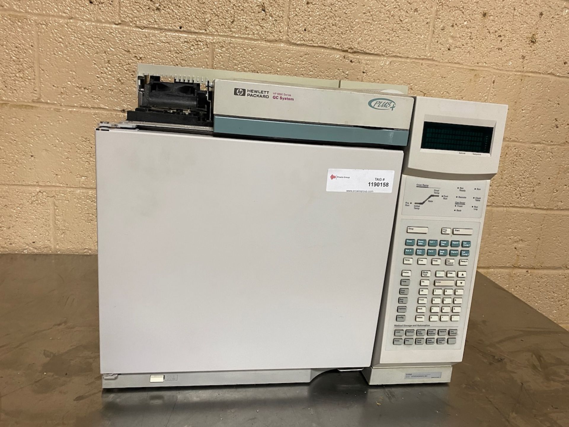 Hewlett Packard G1530A Gas Chromatograph with 6890 Plus System, S/N US00000530. {TAG:1190158}