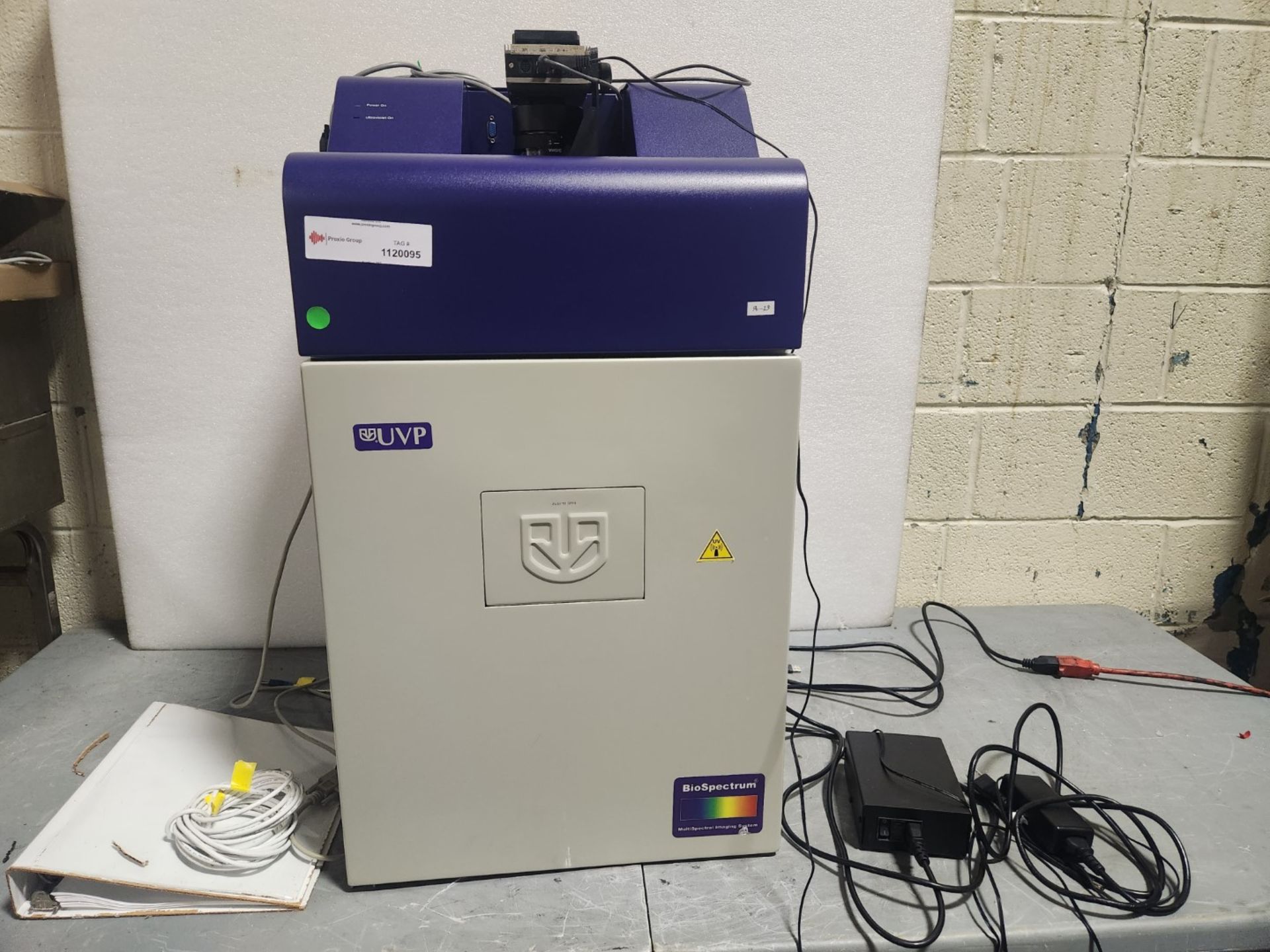 UVP Biospectrum Multispectral imaging system, model 800, with camera and transilluminator, with