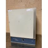 Fisher scientific Isotemp forced draft oven, model 412, made in 133, 15" x 16" x 16" tall