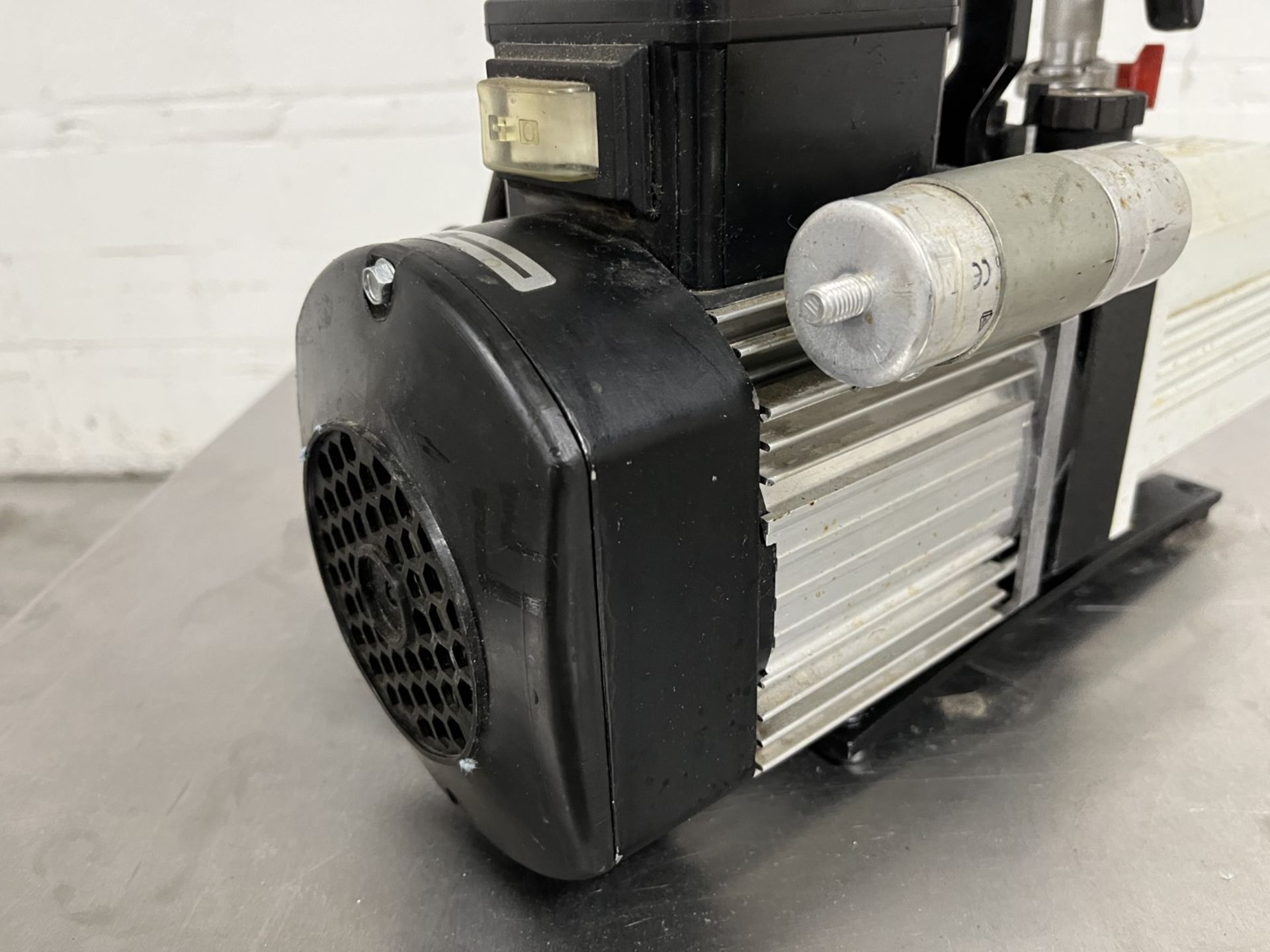 Oerlikon vacuum pump, model TRIVAC D2,5E, product# 14000E2, rated 2.5 cubic meters/hr (1.47 CFM), . - Image 6 of 7