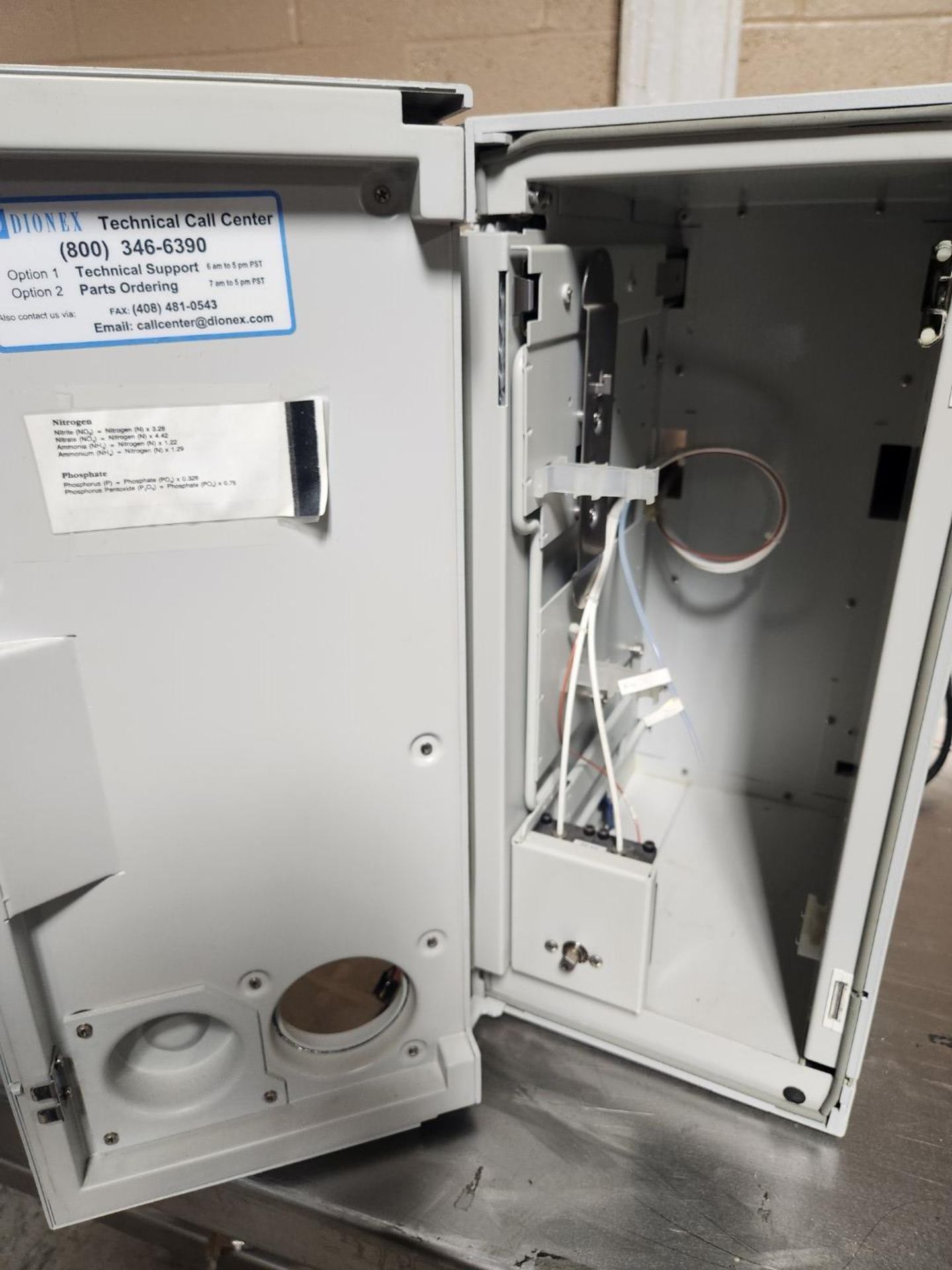 Dionex Chromatography enclosure, model LC20-1, serial# 98040236. {TAG:1190021} - Image 4 of 4