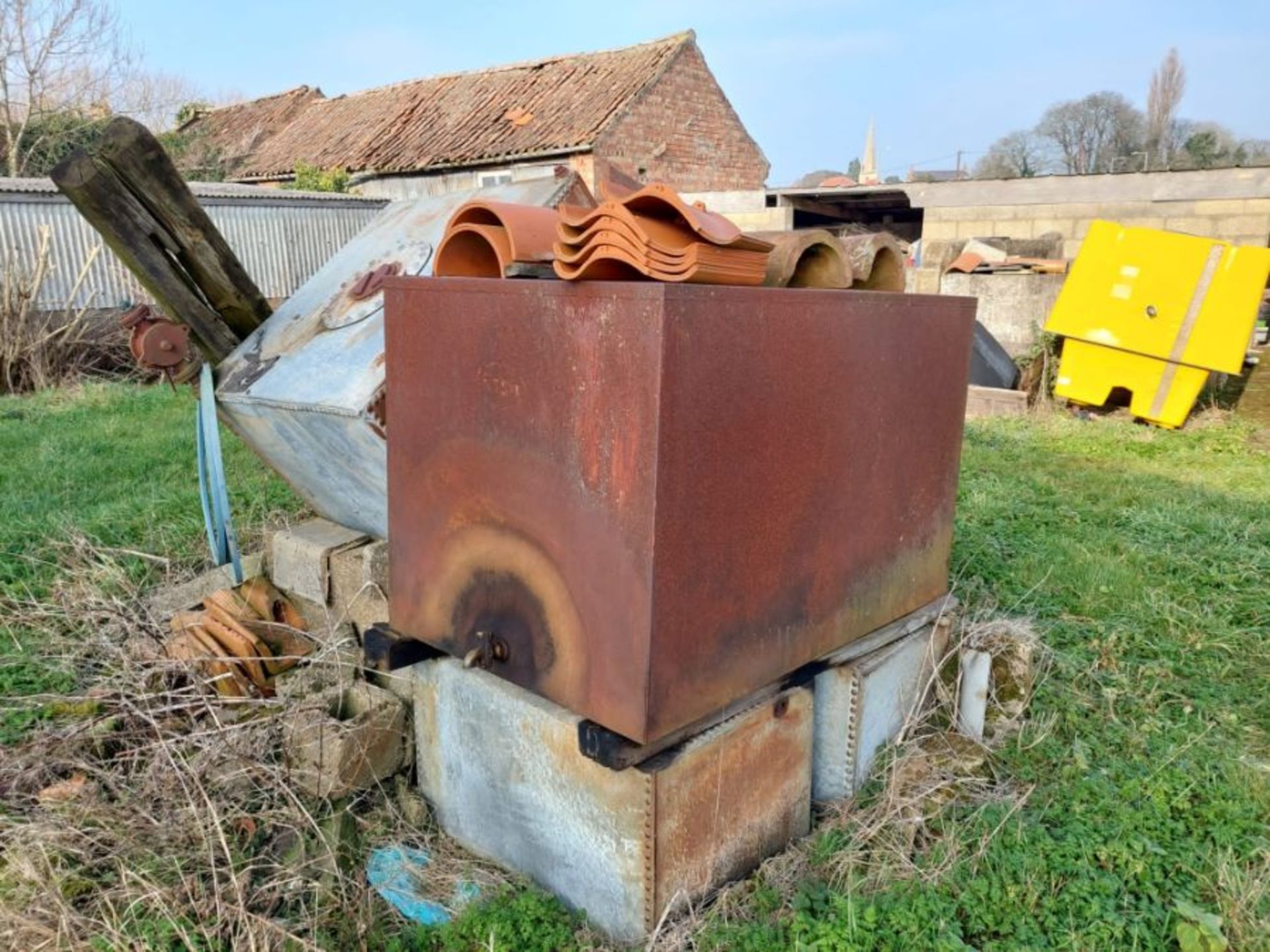 2 diesel tanks - Image 4 of 4