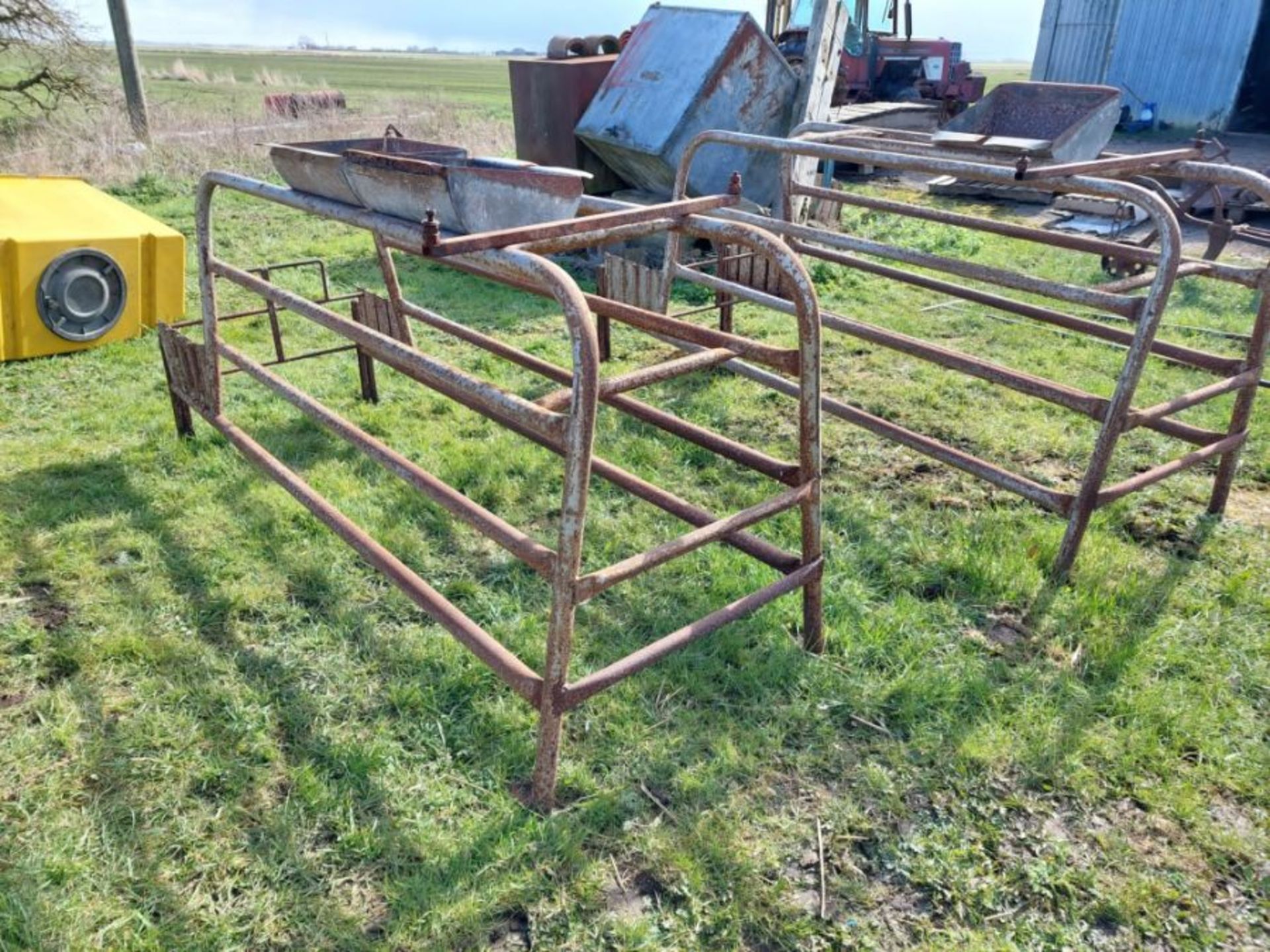 2 farrowing crates - Image 2 of 2