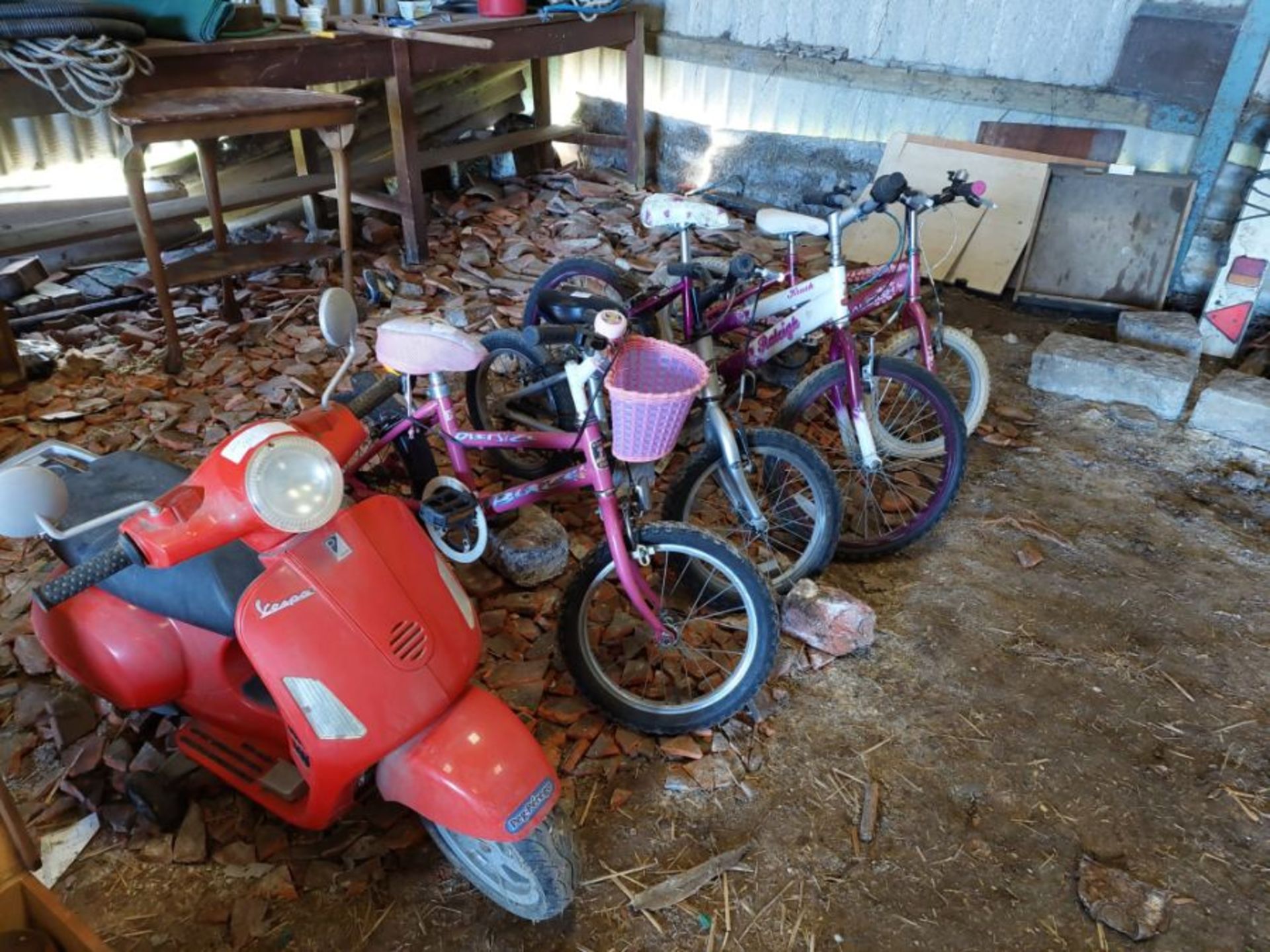 Qty of kids bikes & moped - Image 2 of 2