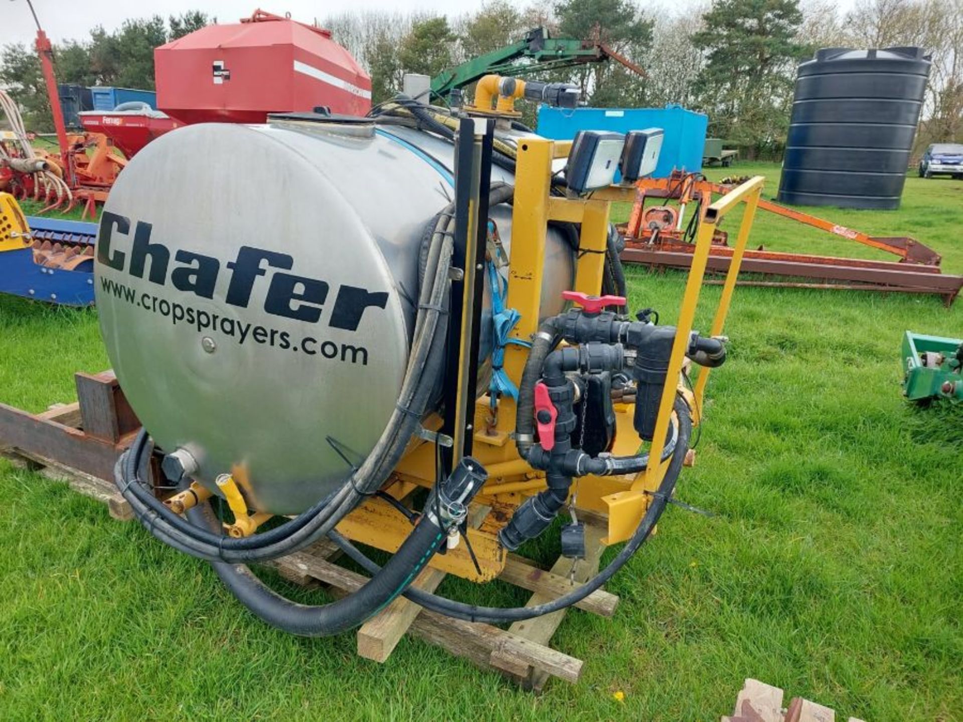 Chafer 1,000 Ltr Stainless steel tank with Hypro pump Teejet 844E rate controller with flow rate