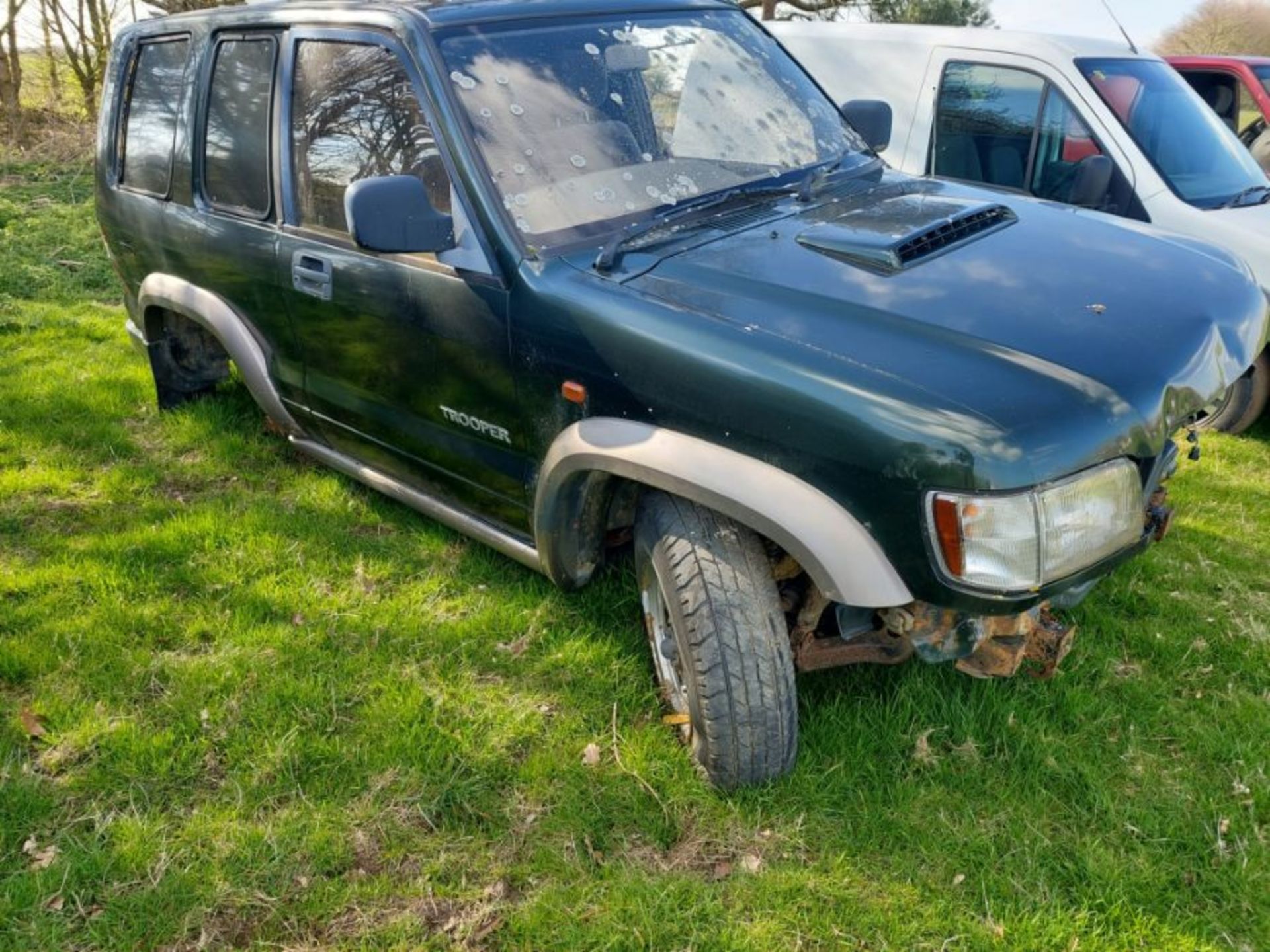 Isuzu Trooper 3.0DT Commercial for spares, keys in office - Image 2 of 2