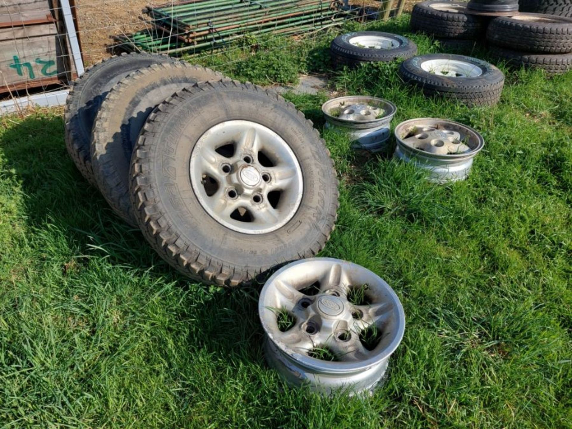 5 Landrover 16in alloy wheels