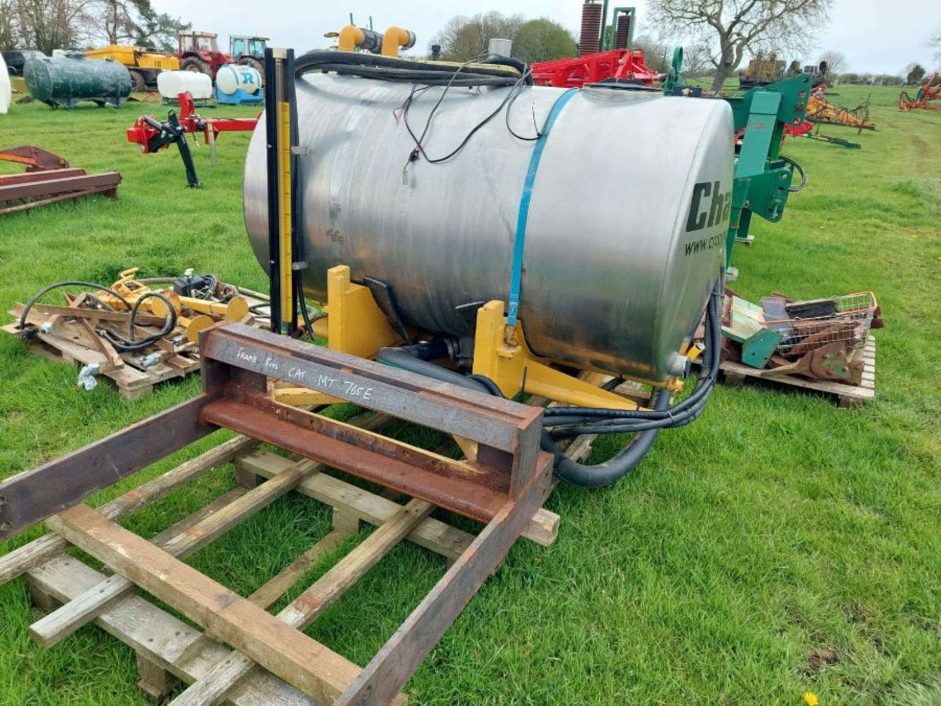 Chafer 1,000 Ltr Stainless steel tank with Hypro pump Teejet 844E rate controller with flow rate - Image 2 of 3