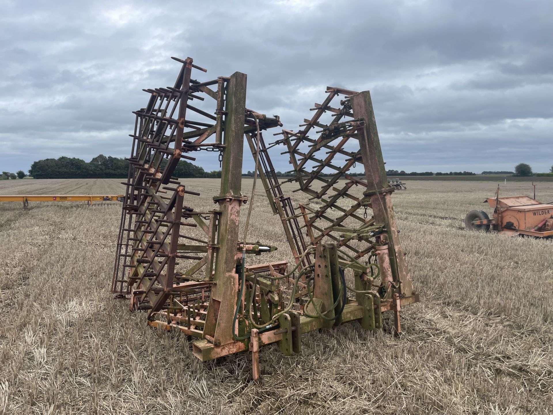 Wilder 6 section hydraulic folding pressure harrows - Image 2 of 4