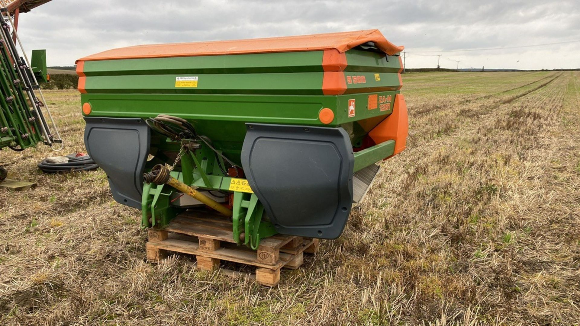 (11) Amazone ZA-M 1201 twin disc fertiliser spreader with S500 hopper extension hopper, hopper cover - Image 4 of 4