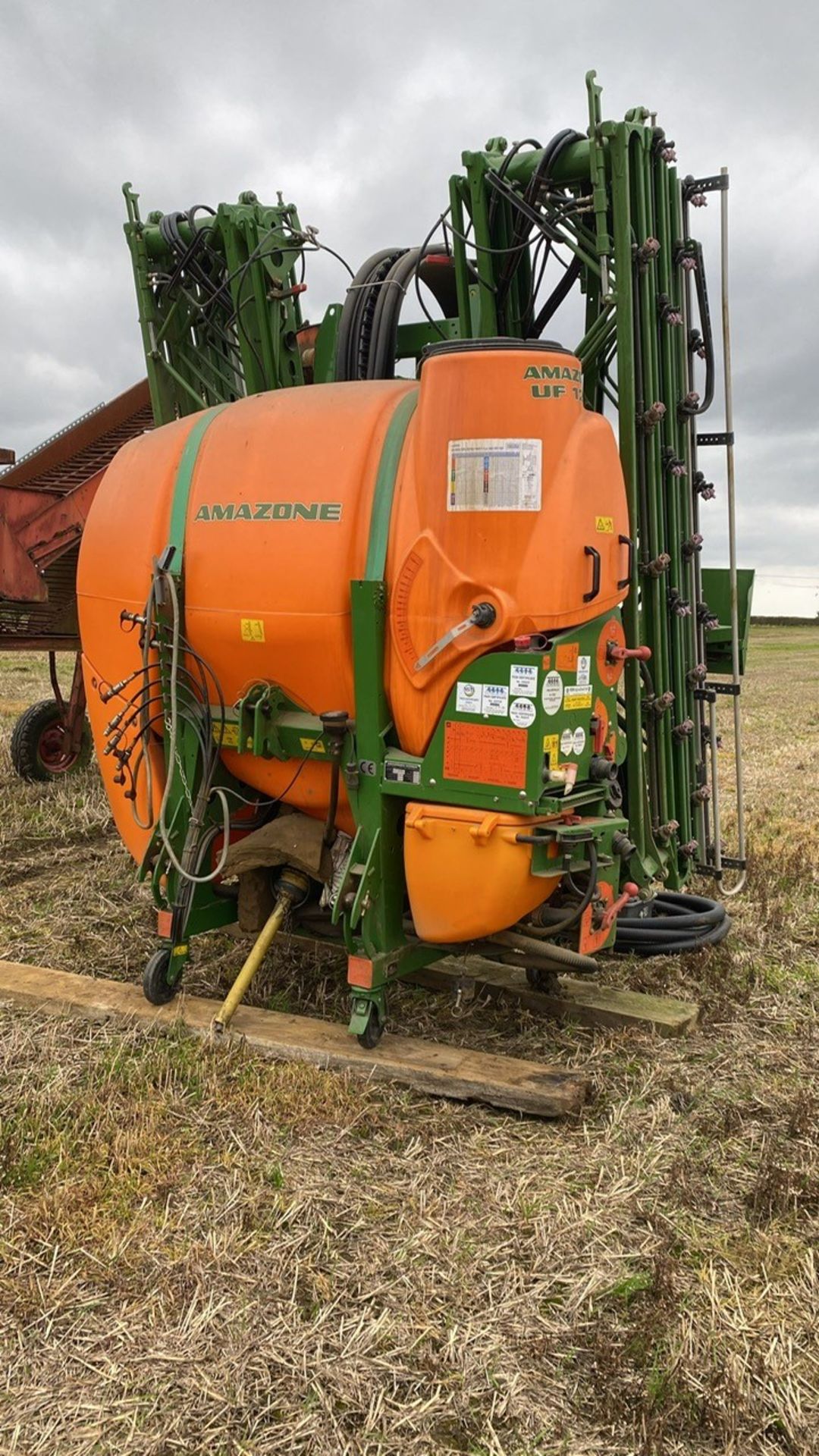 (11) Amazone UF 1201 24m mounted sprayer with 1,200Ltr tank with low level induction, on caster - Image 3 of 4