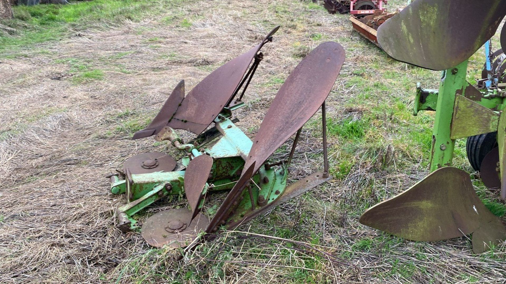 (96) Dowdeswell DP100S 5 Furrow reversible plough with 4+1 beam rubber land wheel, hydraulic front - Image 5 of 5