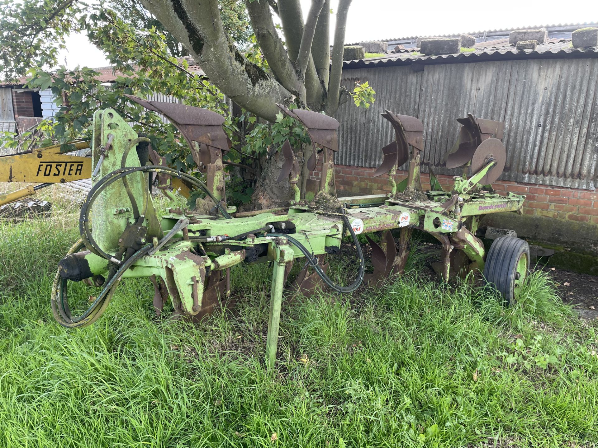 (96) Dowdeswell DP100S 5 Furrow reversible plough with 4+1 beam rubber land wheel, hydraulic front