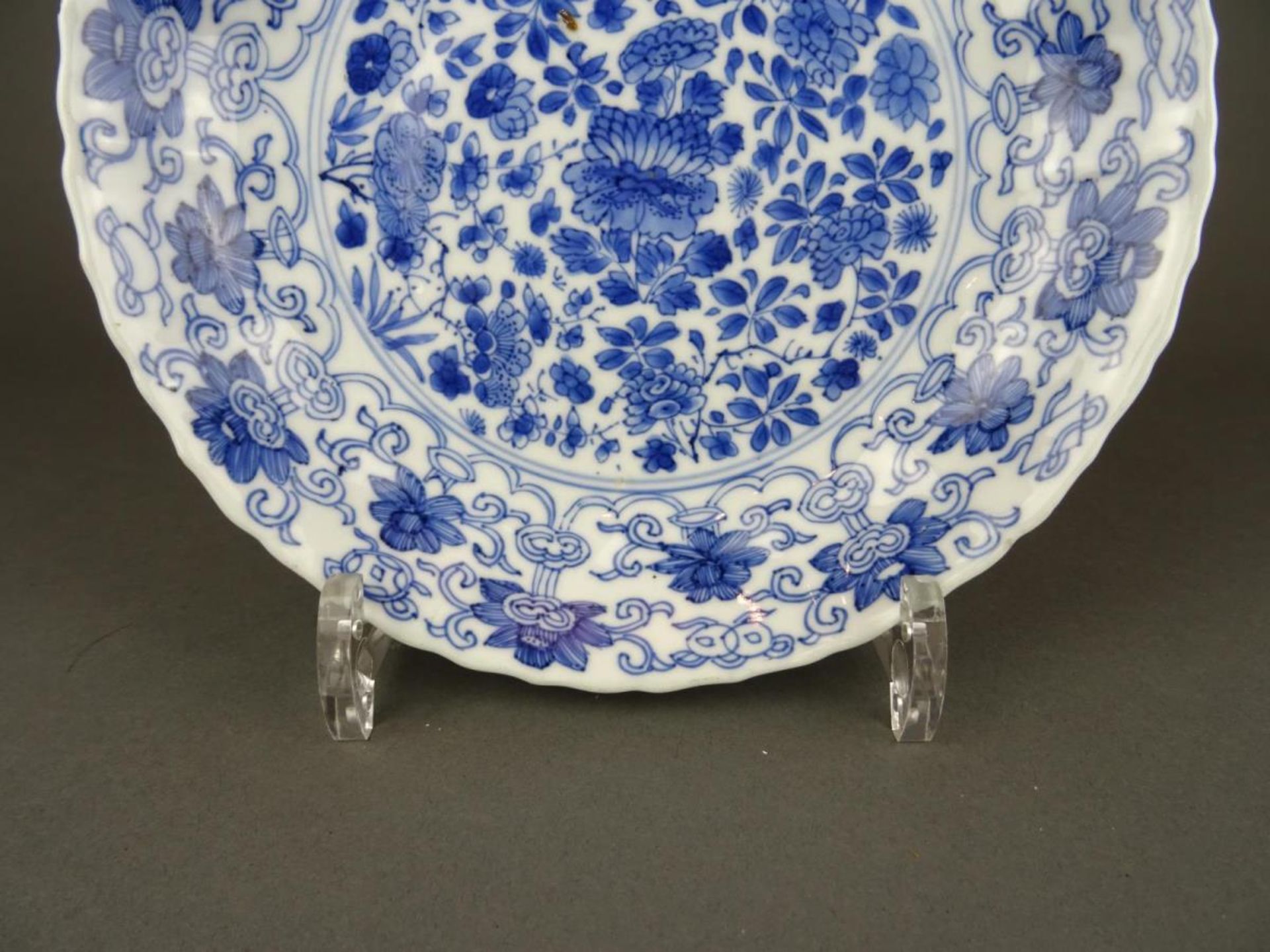 Chinese porcelain B/W plate with flowers - Chenghua mark - Image 3 of 5