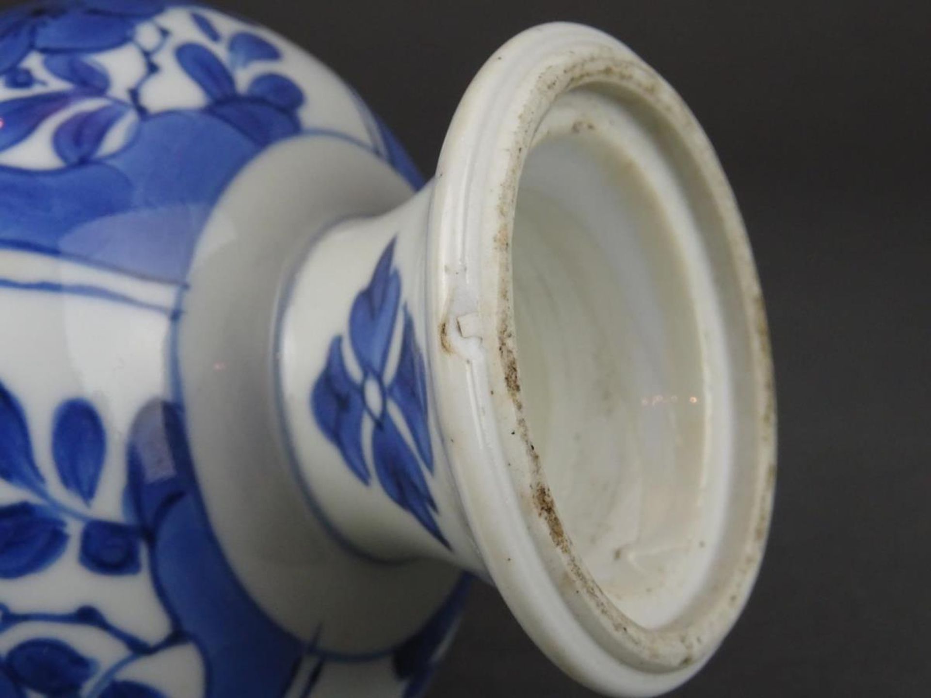 Chinese porcelain B/W vase with flowers - Bild 7 aus 7