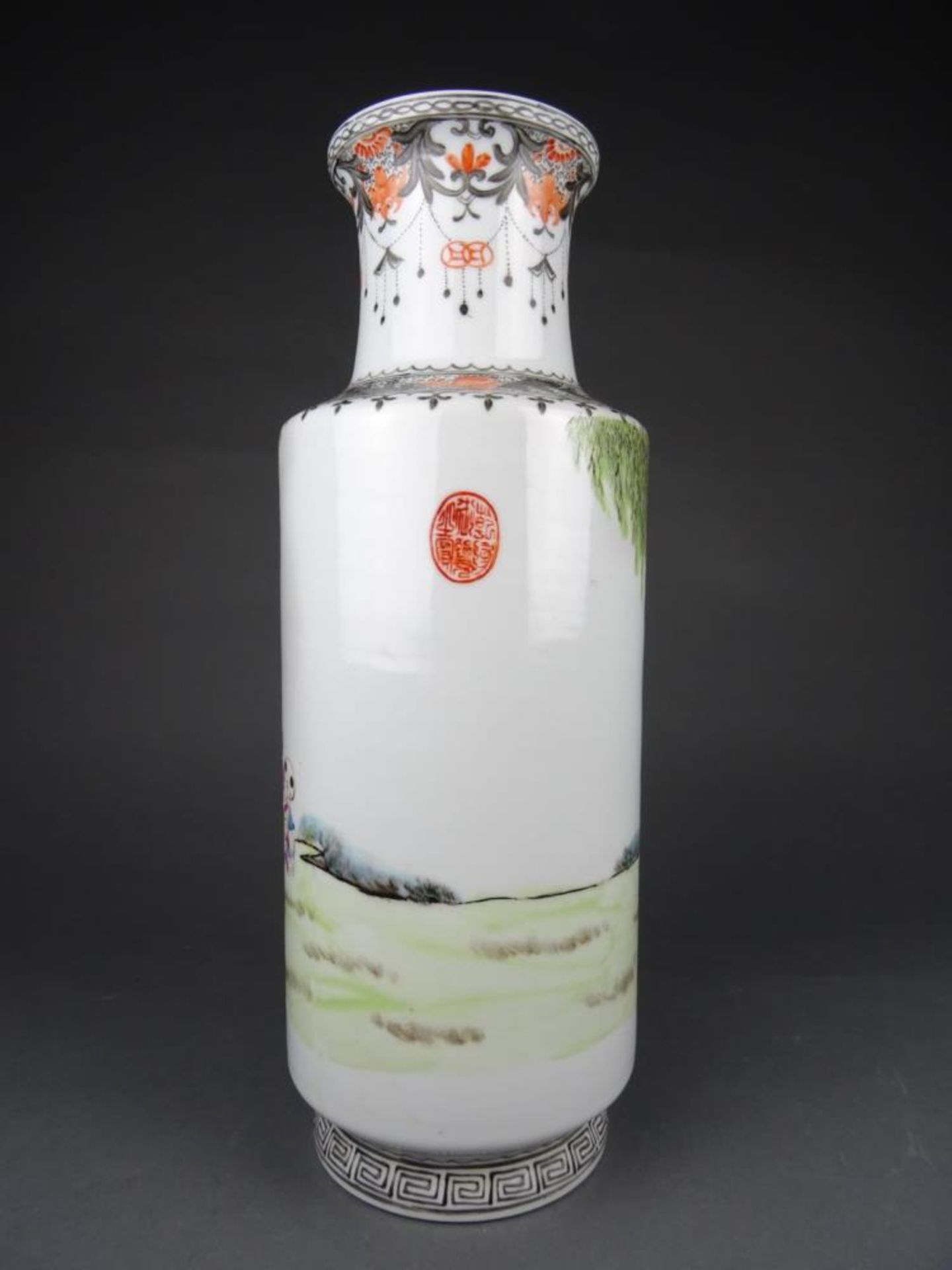 Chinese porcelain famille rose vase - ladies - Qianlong marked - Bild 3 aus 7