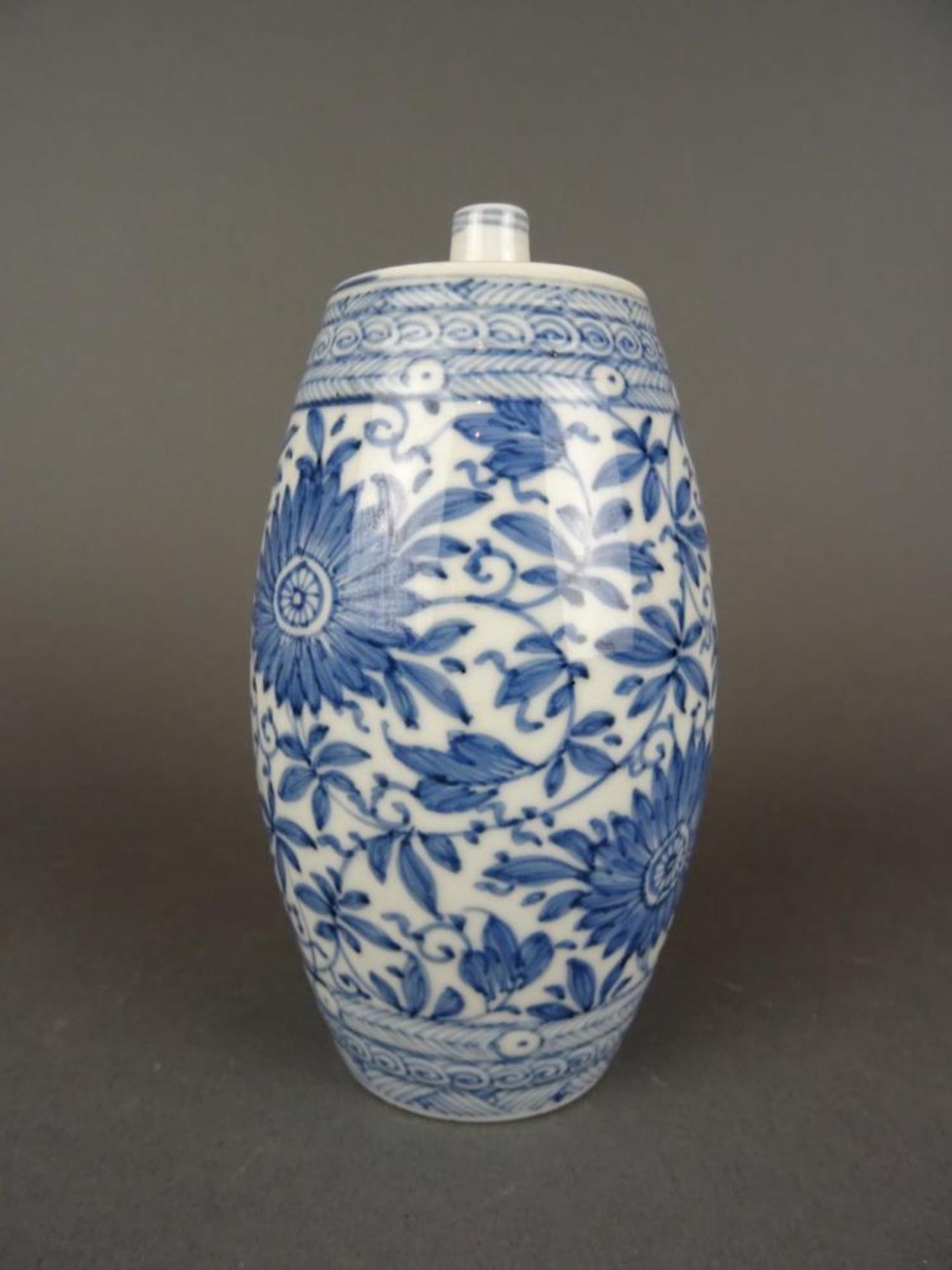 Chinese porcelain B/W sprinkler with flowers - Image 2 of 5