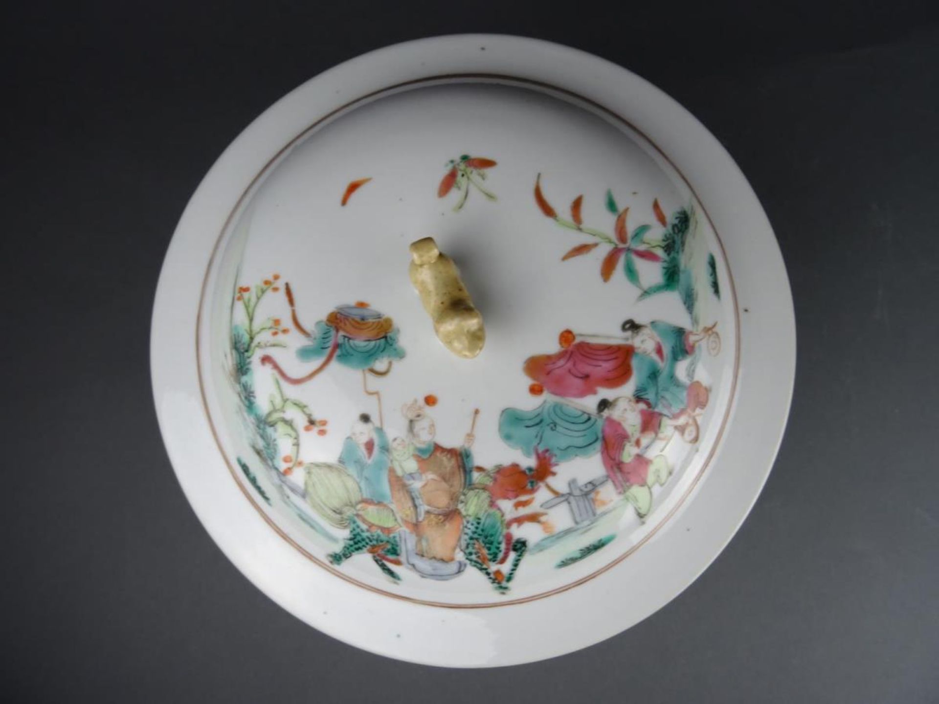 Chinese porcelain Fencai jar - figures -Tongzhi mark - Bild 5 aus 7