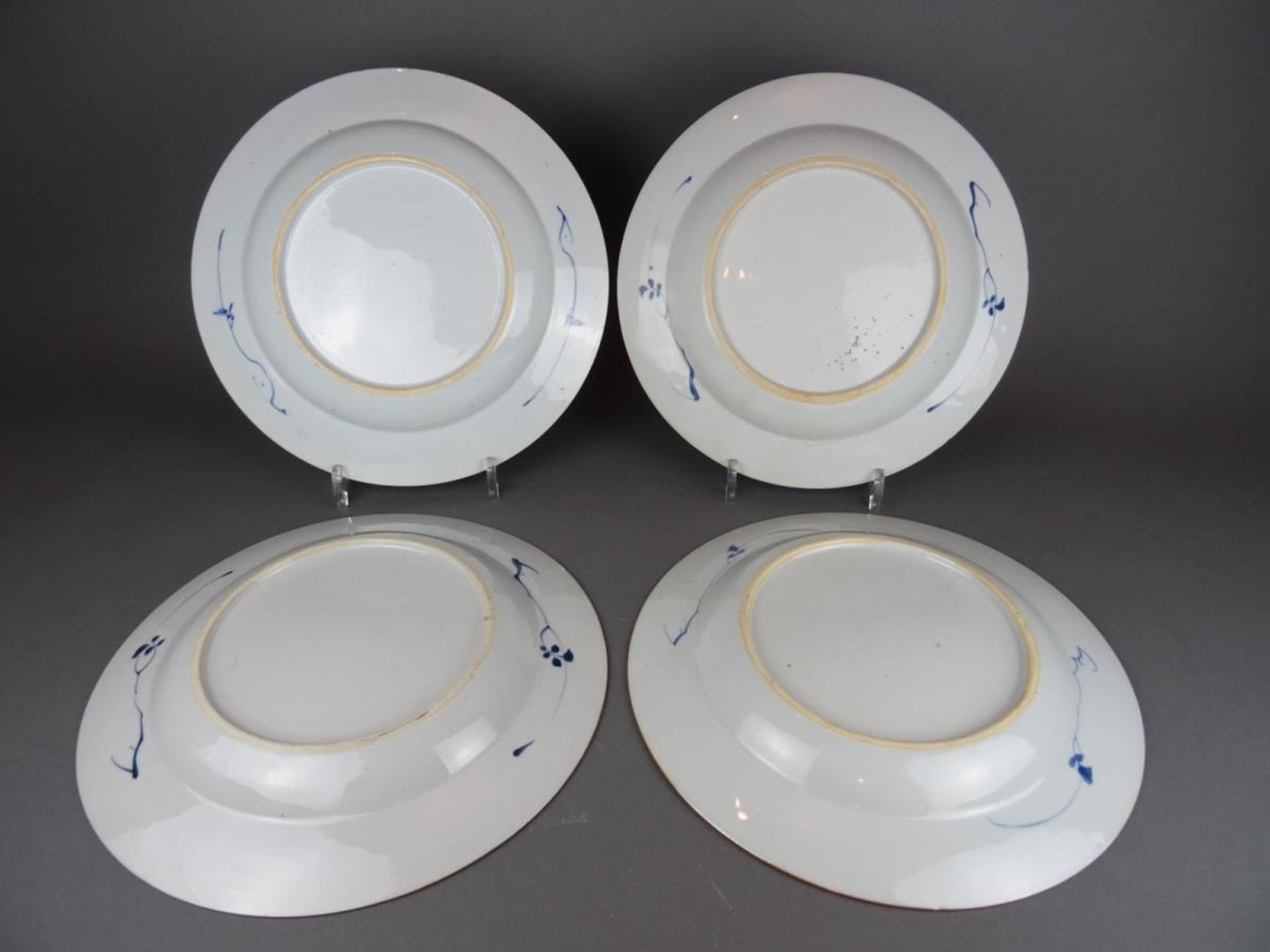 Four porcelain B/W plates - Flowers - Image 3 of 3
