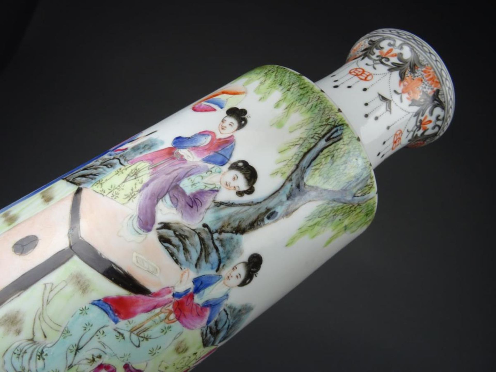 Chinese porcelain famille rose vase - ladies - Qianlong marked - Bild 5 aus 7