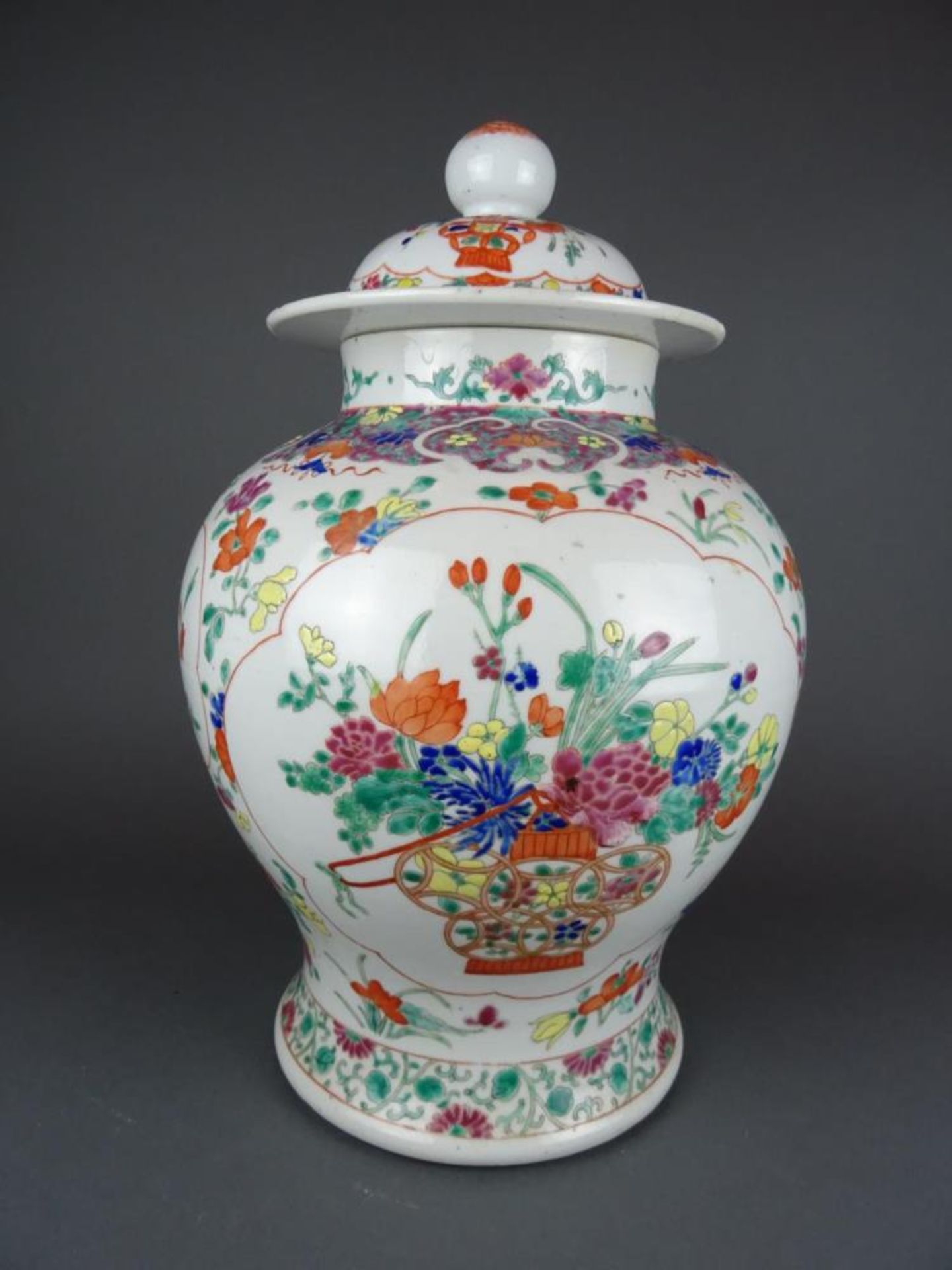 Chinese porcelain Famille rose vase with flowers - Qianlong mark - Bild 2 aus 10