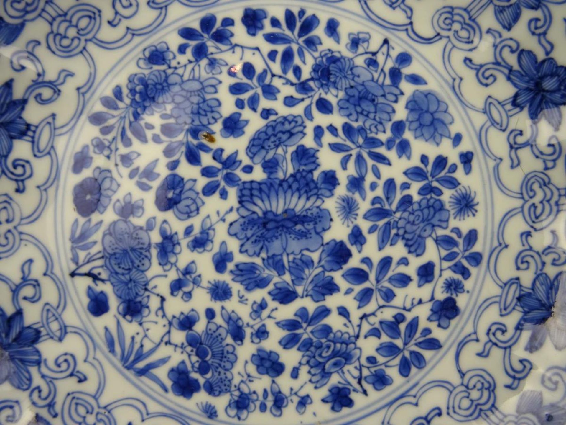 Chinese porcelain B/W plate with flowers - Chenghua mark - Image 2 of 5