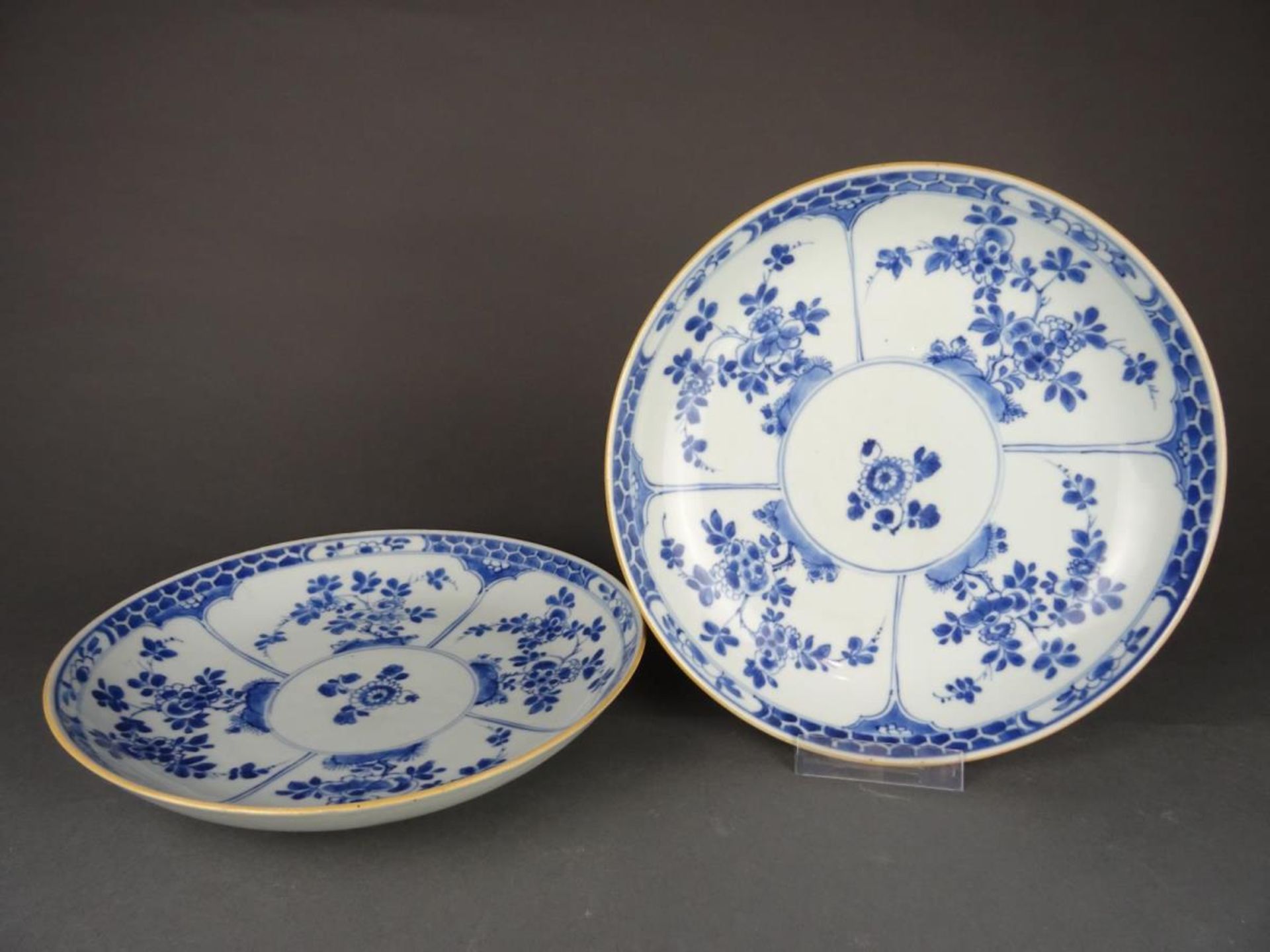 Two Chinese porcelain B/W plates - flowers - Bild 3 aus 3