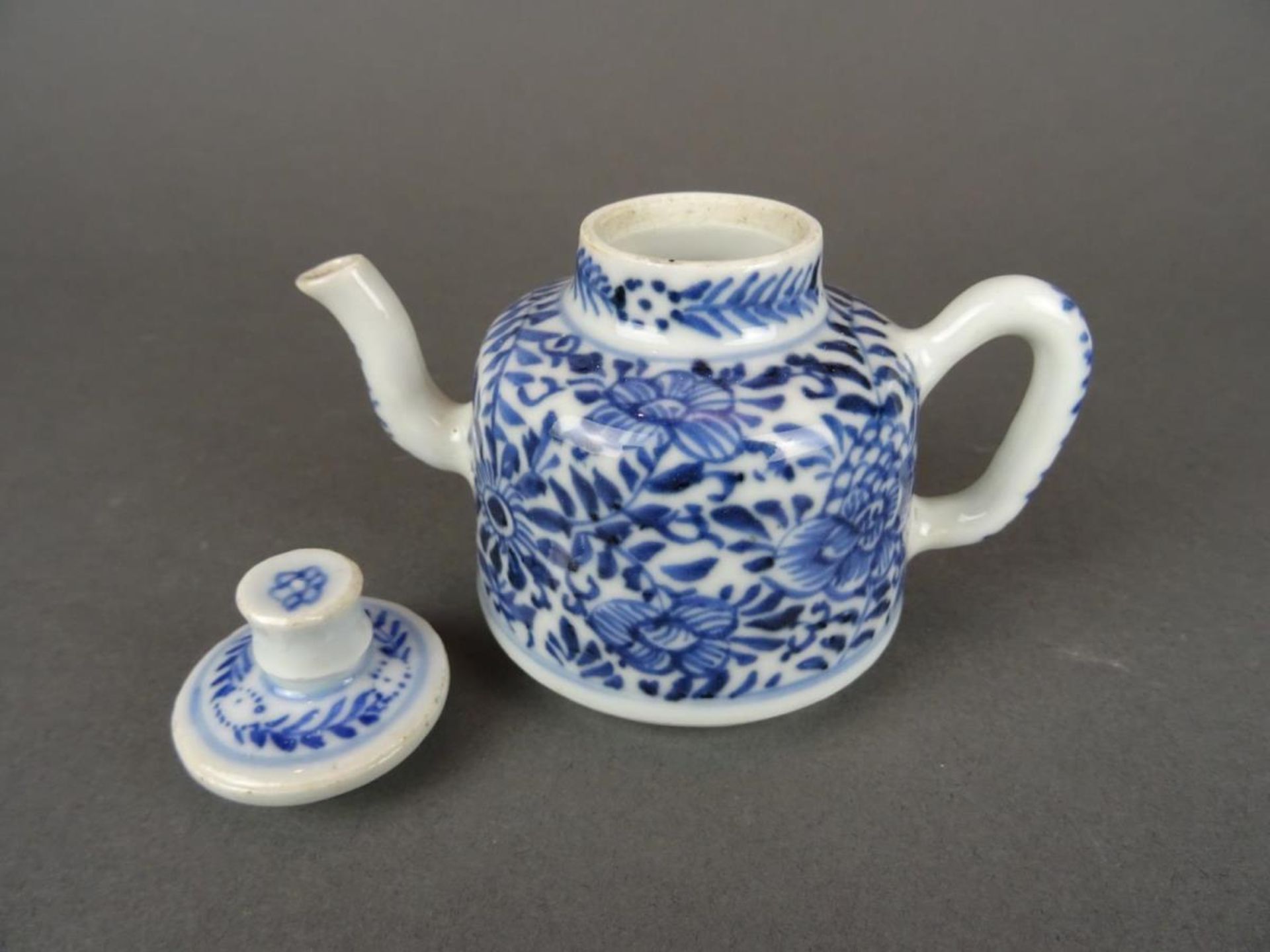 Porcelain B/W teapot - Image 6 of 8