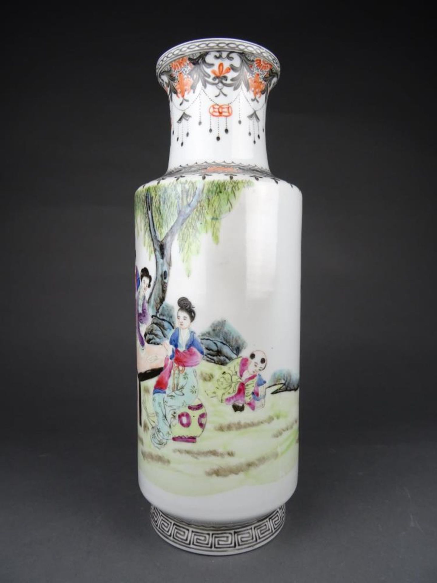 Chinese porcelain famille rose vase - ladies - Qianlong marked - Bild 4 aus 7