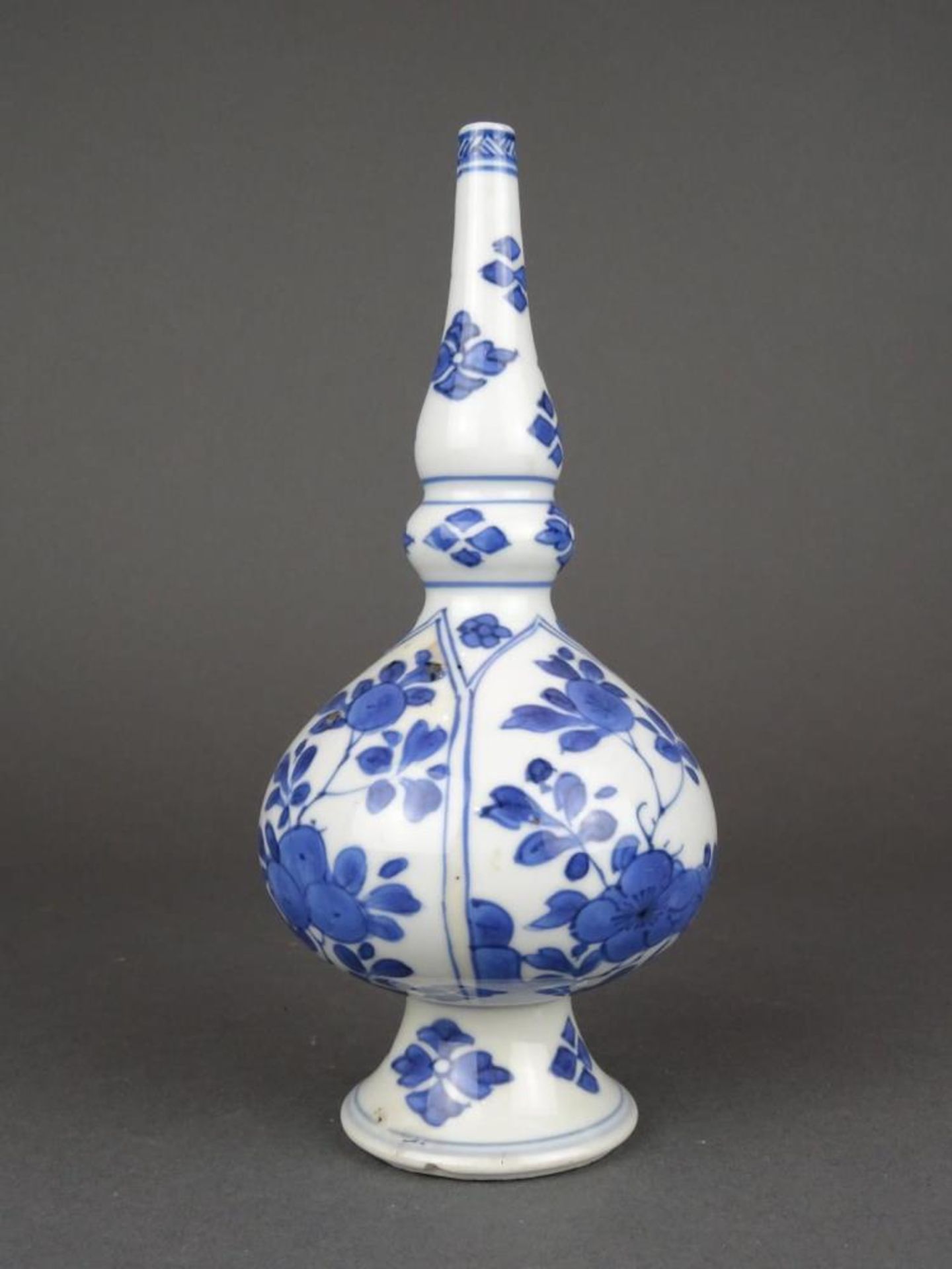 Chinese porcelain B/W vase with flowers